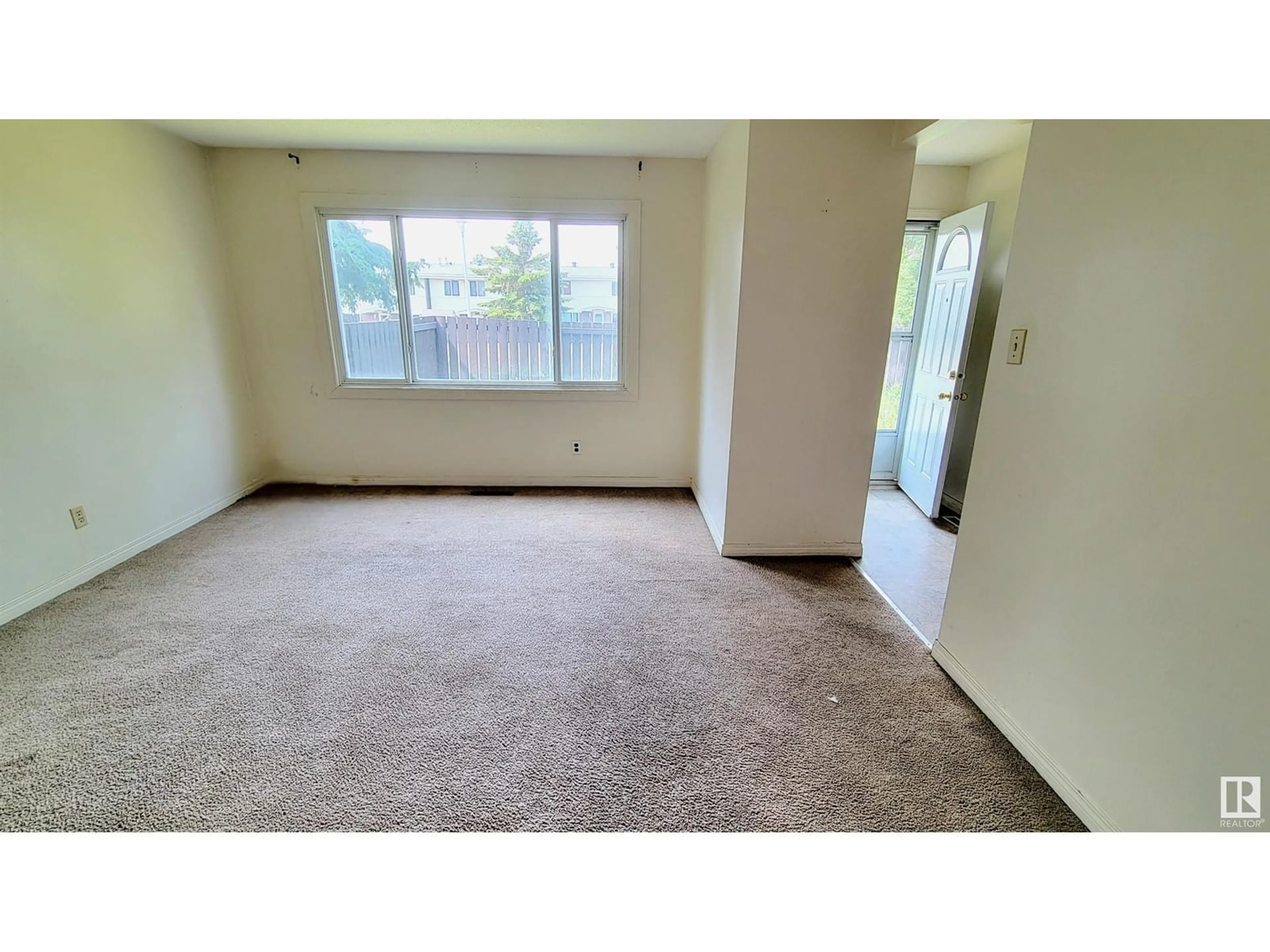 A pic of a room for 193 ROSELAND VILLAGE NW, Edmonton Alberta T5E5R6