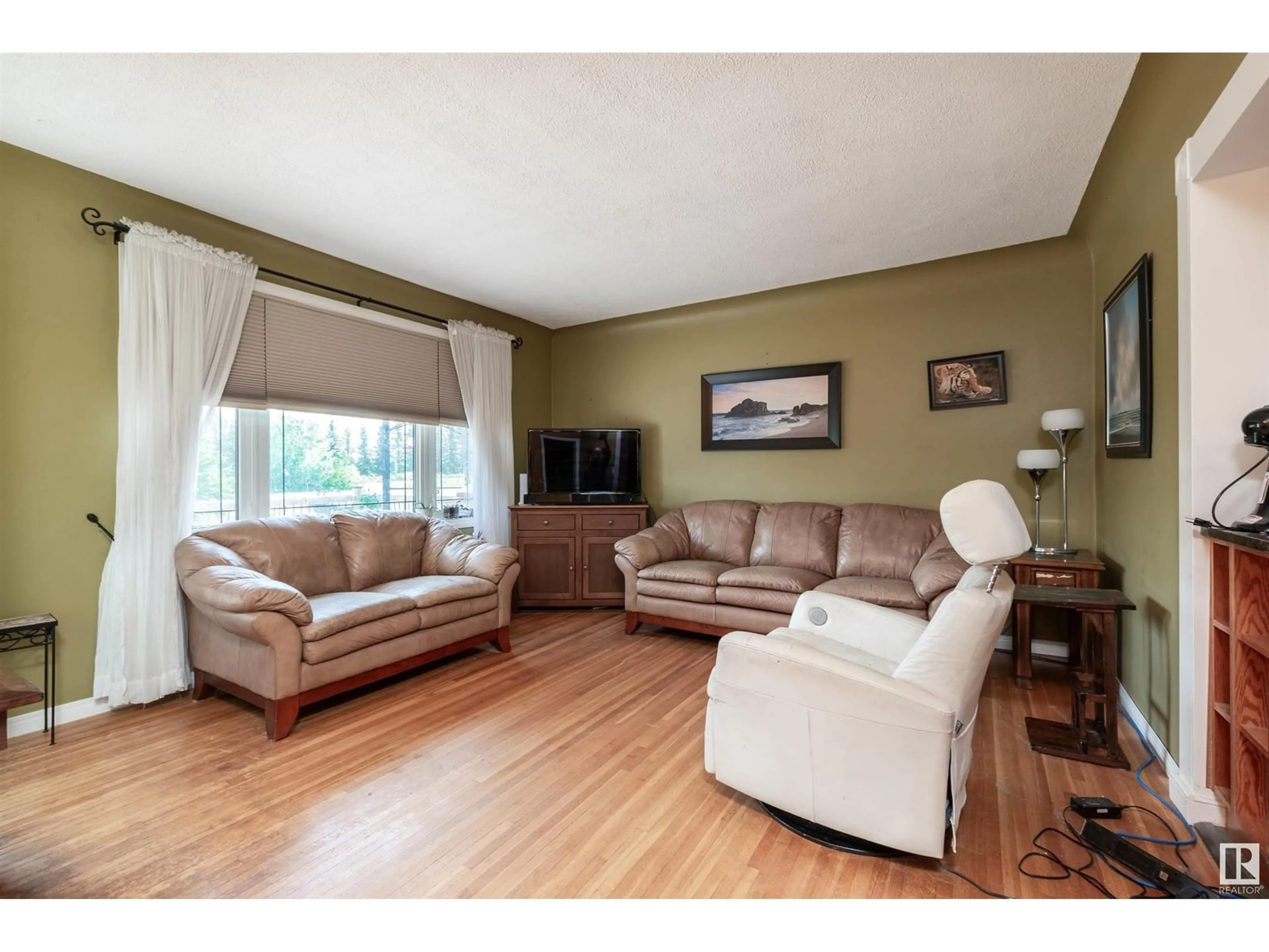 Living room with furniture, wood/laminate floor for 53550 RGE ROAD 220, Rural Strathcona County Alberta T8E2B6