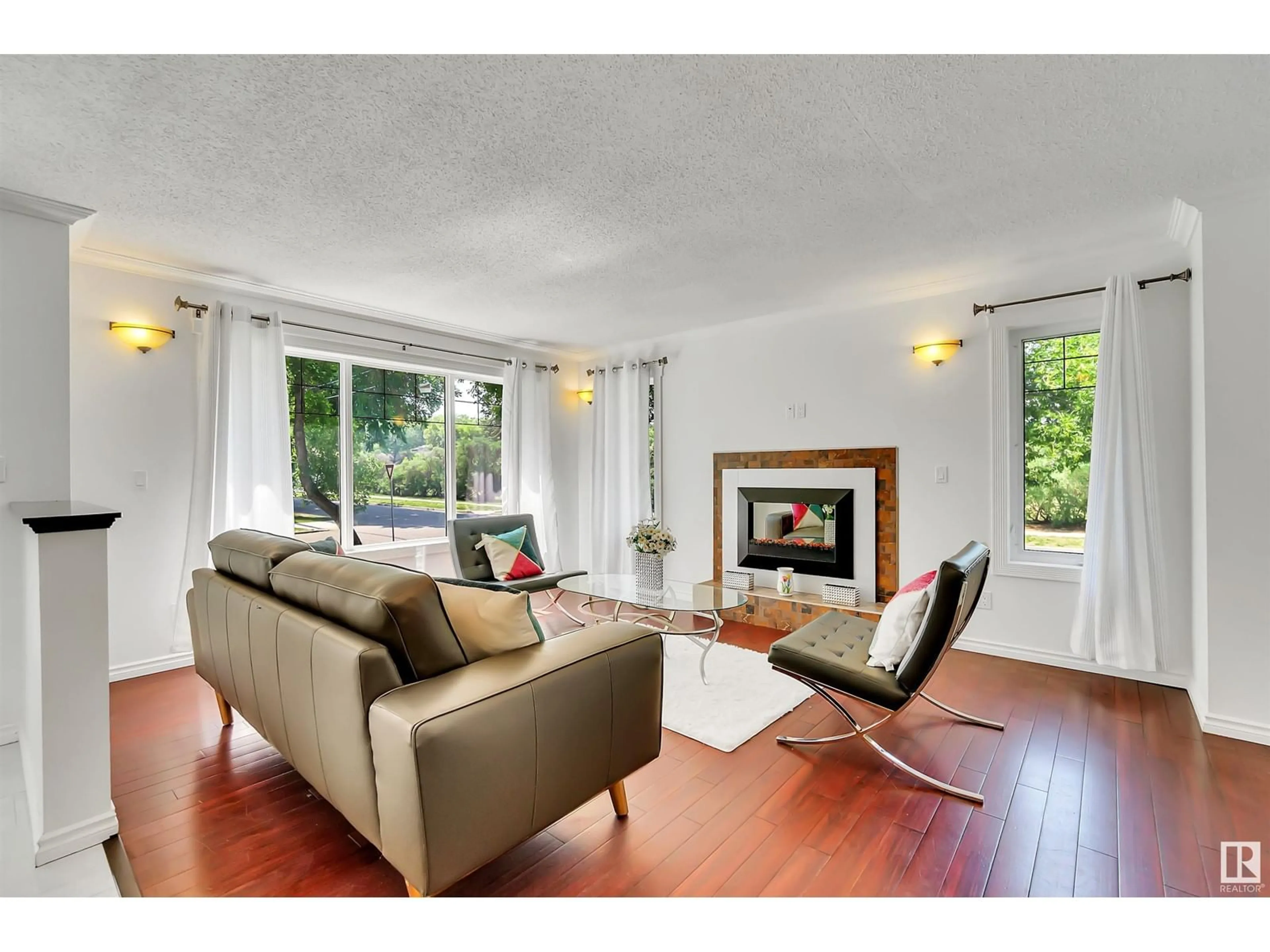 Living room with furniture, wood/laminate floor for 11458 79 AV, Edmonton Alberta T6G0P6