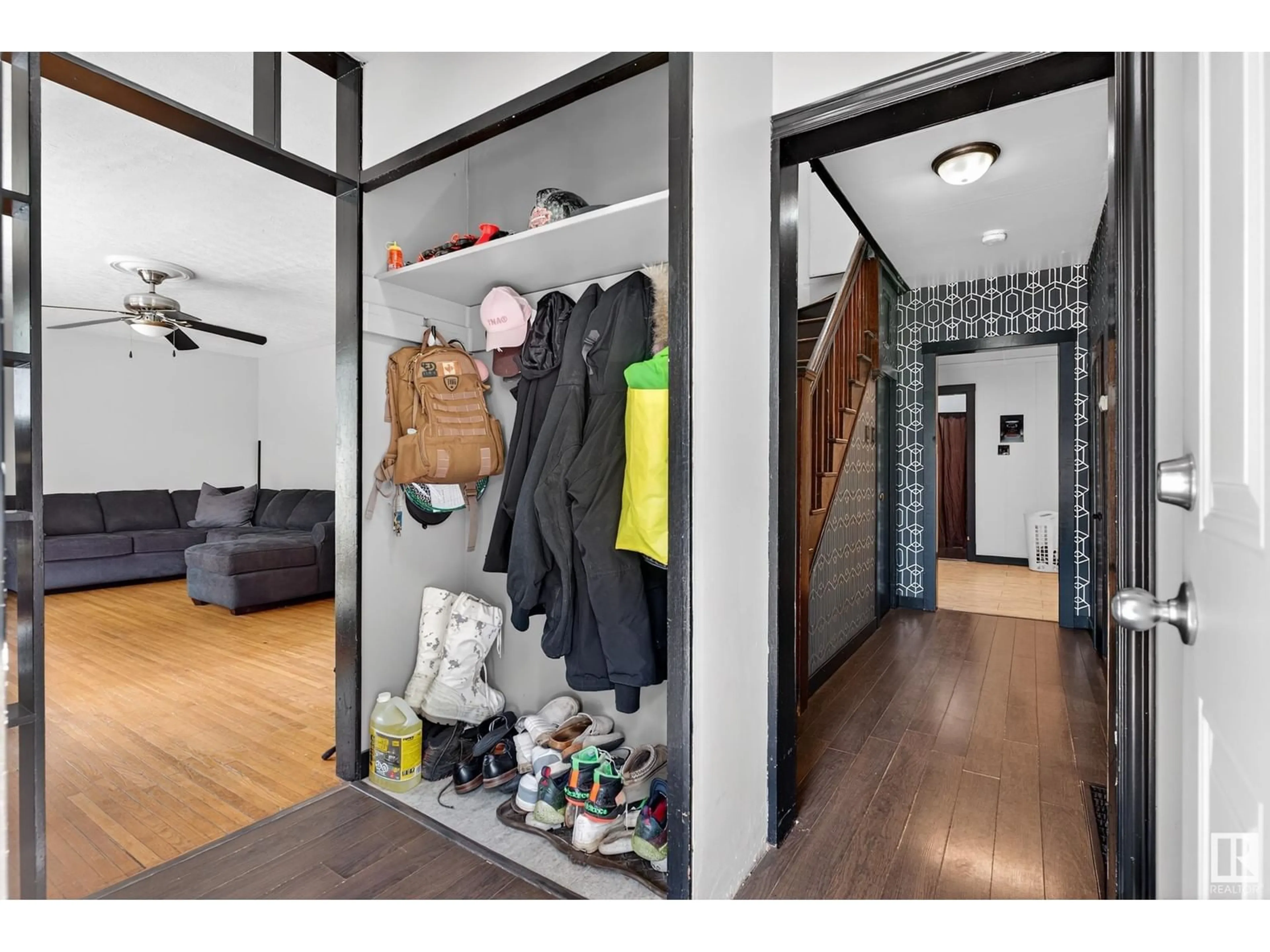 Indoor entryway for 3620 115 AV, Edmonton Alberta T5W0T9