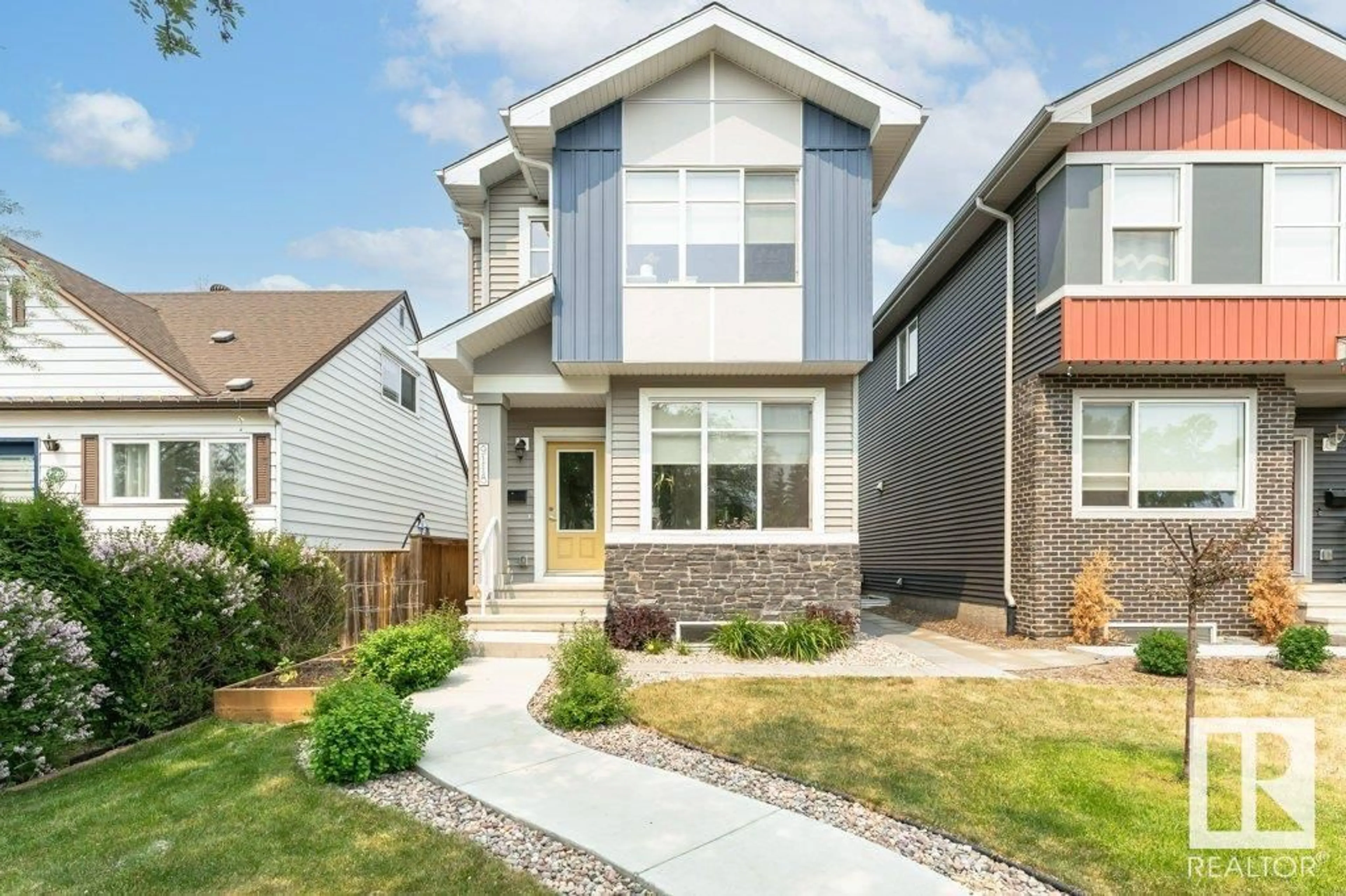 Home with vinyl exterior material, street for NW - 9118 66 AV, Edmonton Alberta T6E0L5