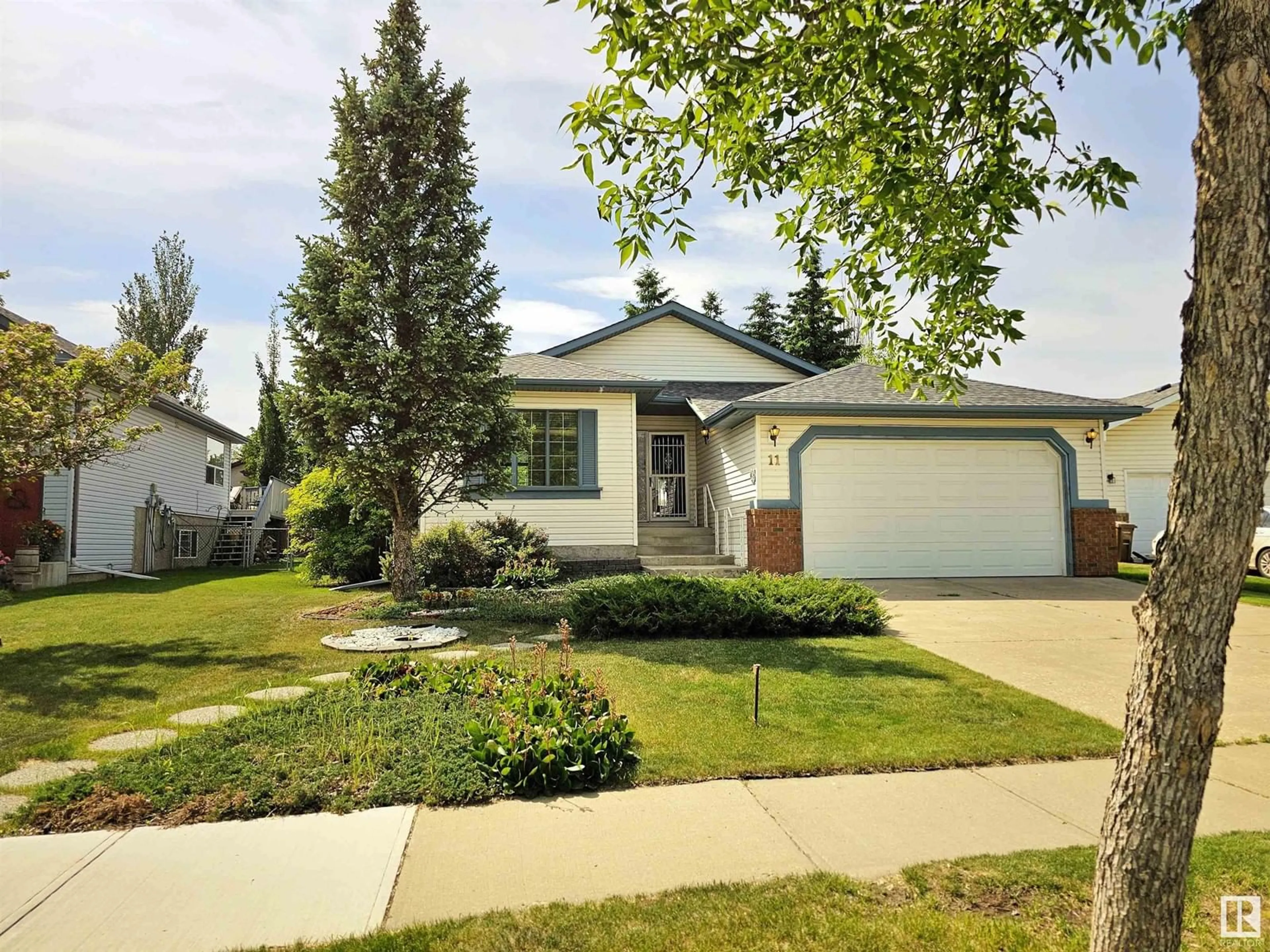 Home with vinyl exterior material, street for 11 HANRATTY PT, St. Albert Alberta T8N6B5