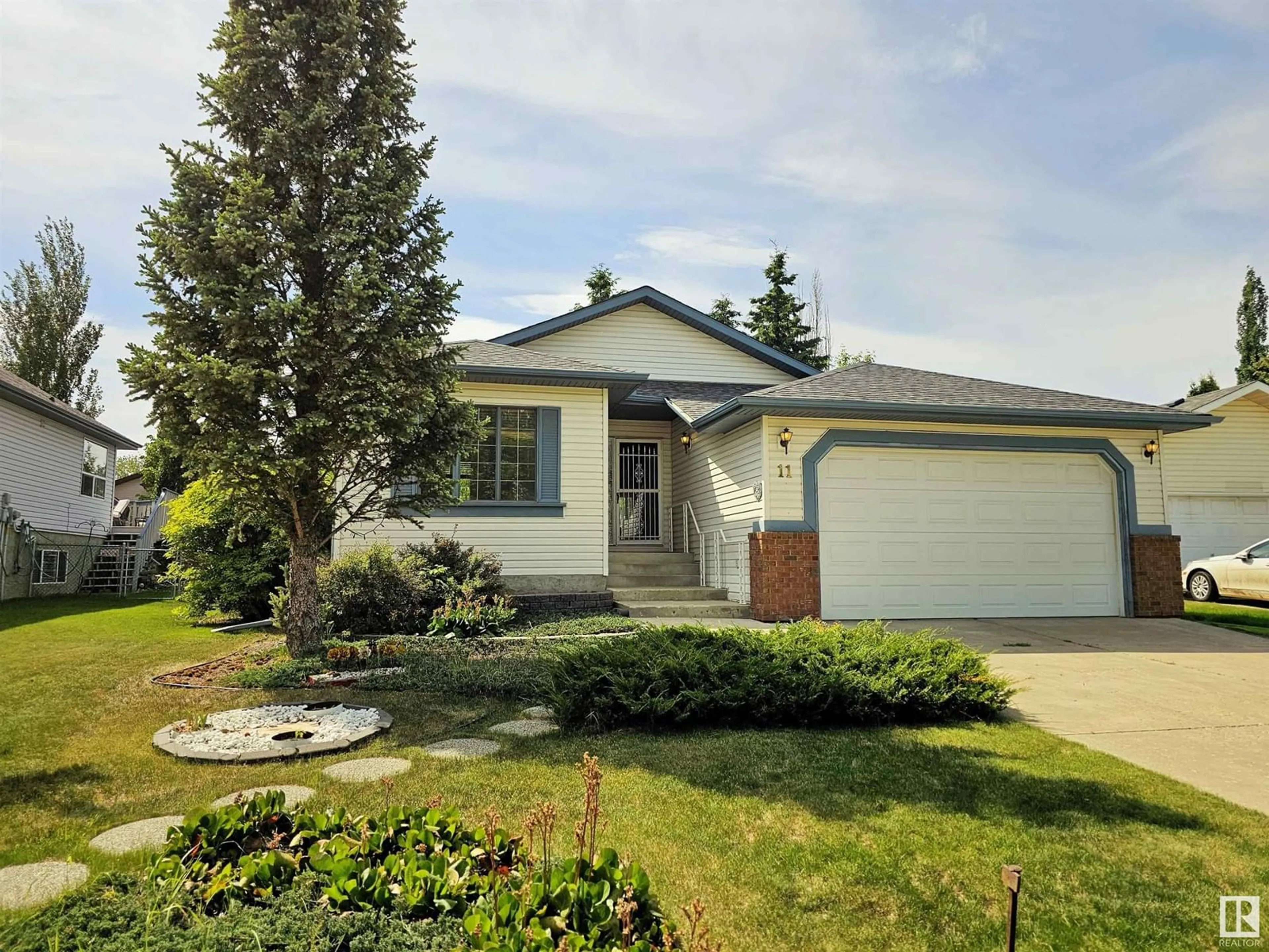 Home with vinyl exterior material, street for 11 HANRATTY PT, St. Albert Alberta T8N6B5