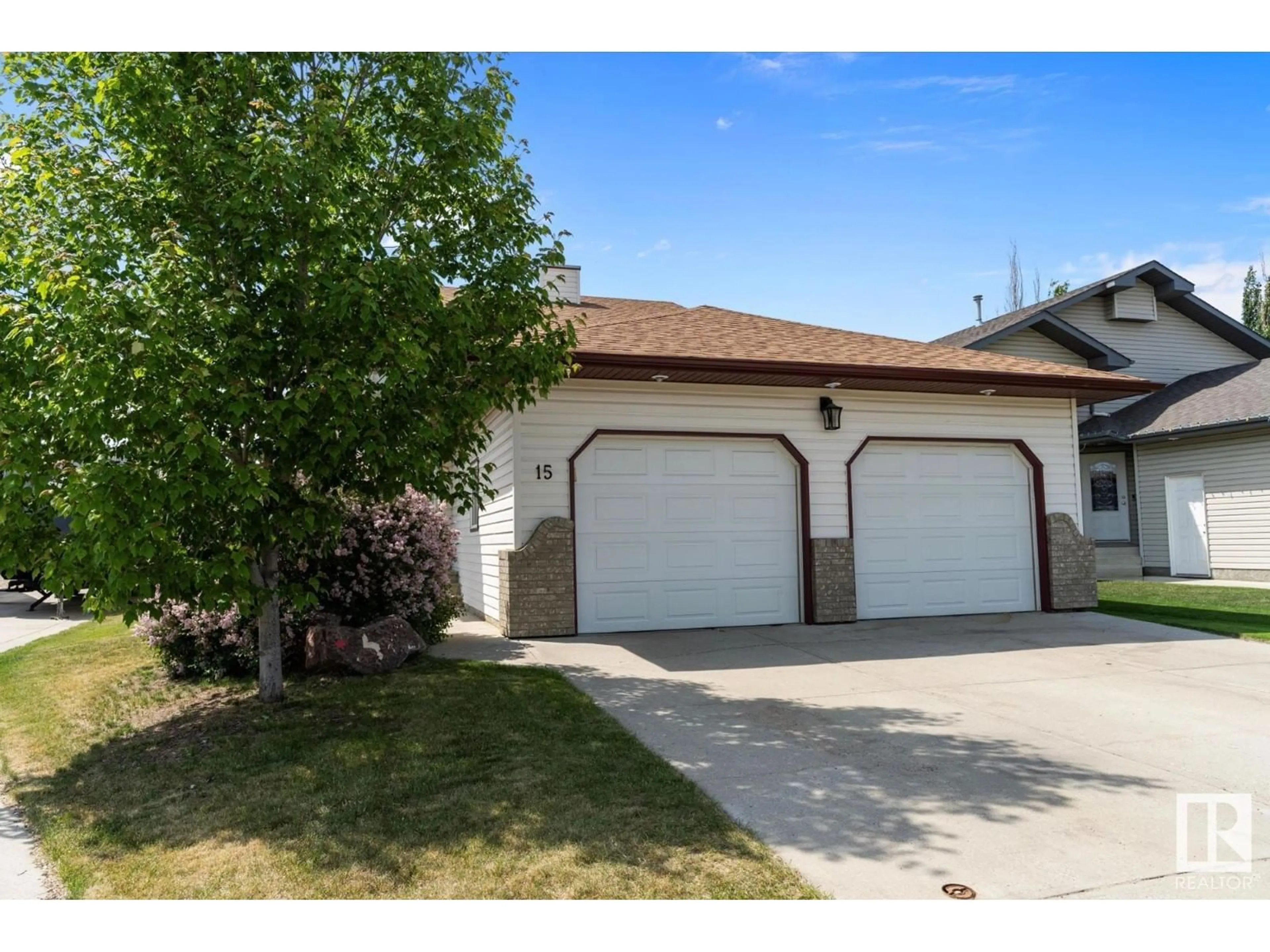 Indoor garage for 15 DEER PARK CR, Spruce Grove Alberta T7X4M2