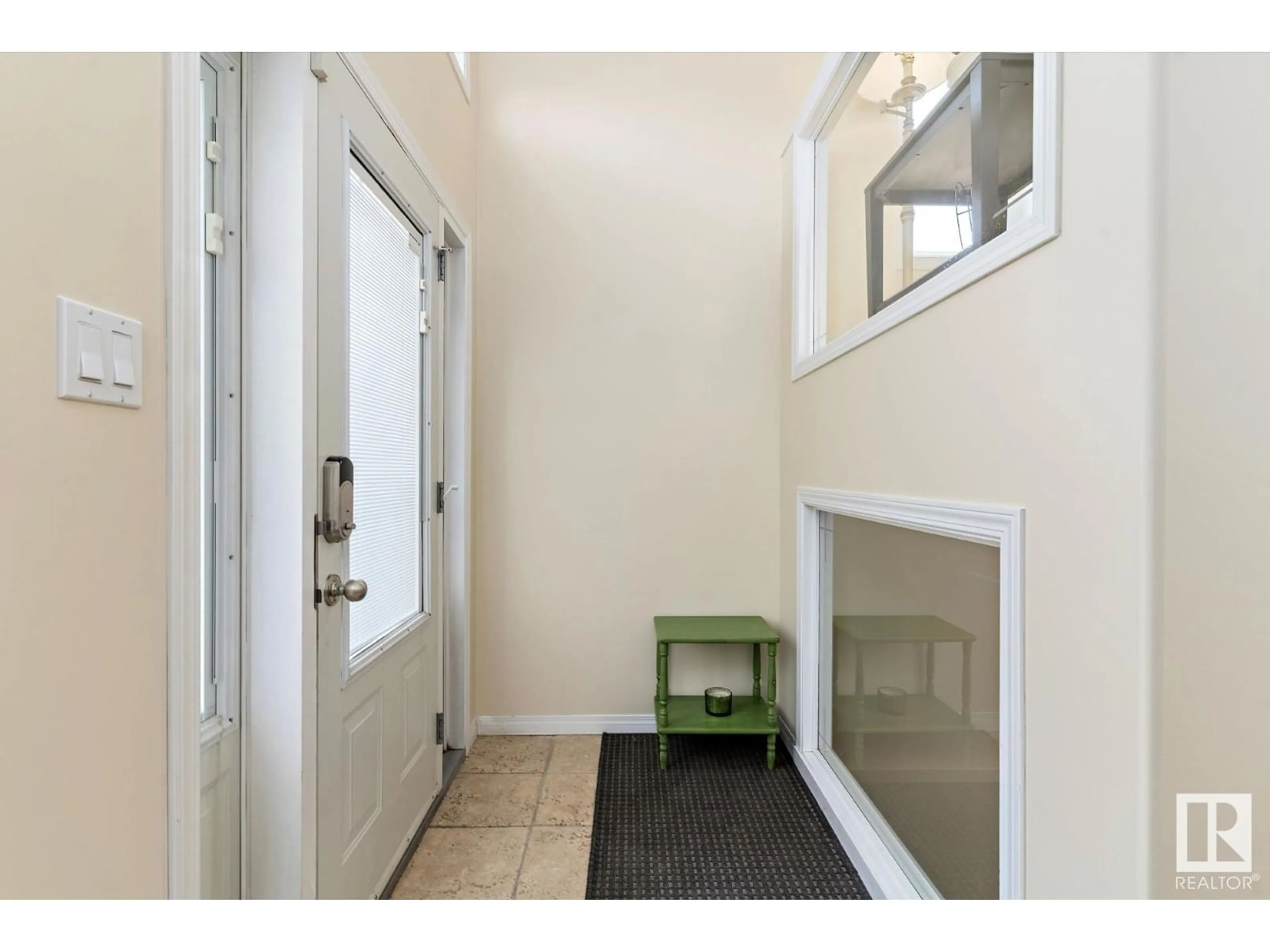 Indoor entryway for 15 DEER PARK CR, Spruce Grove Alberta T7X4M2
