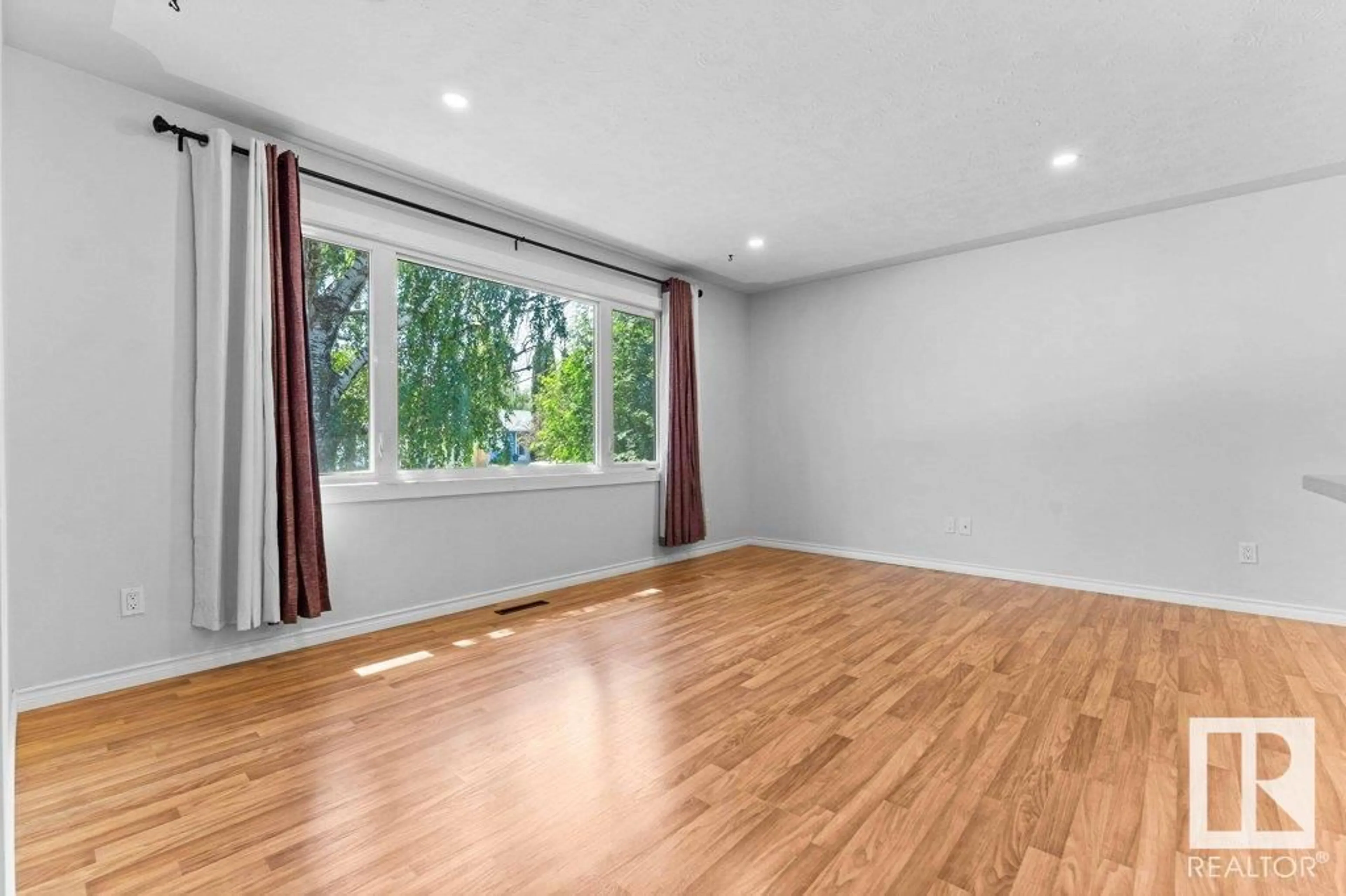 A pic of a room for 12916 136 AV, Edmonton Alberta T5L4B1