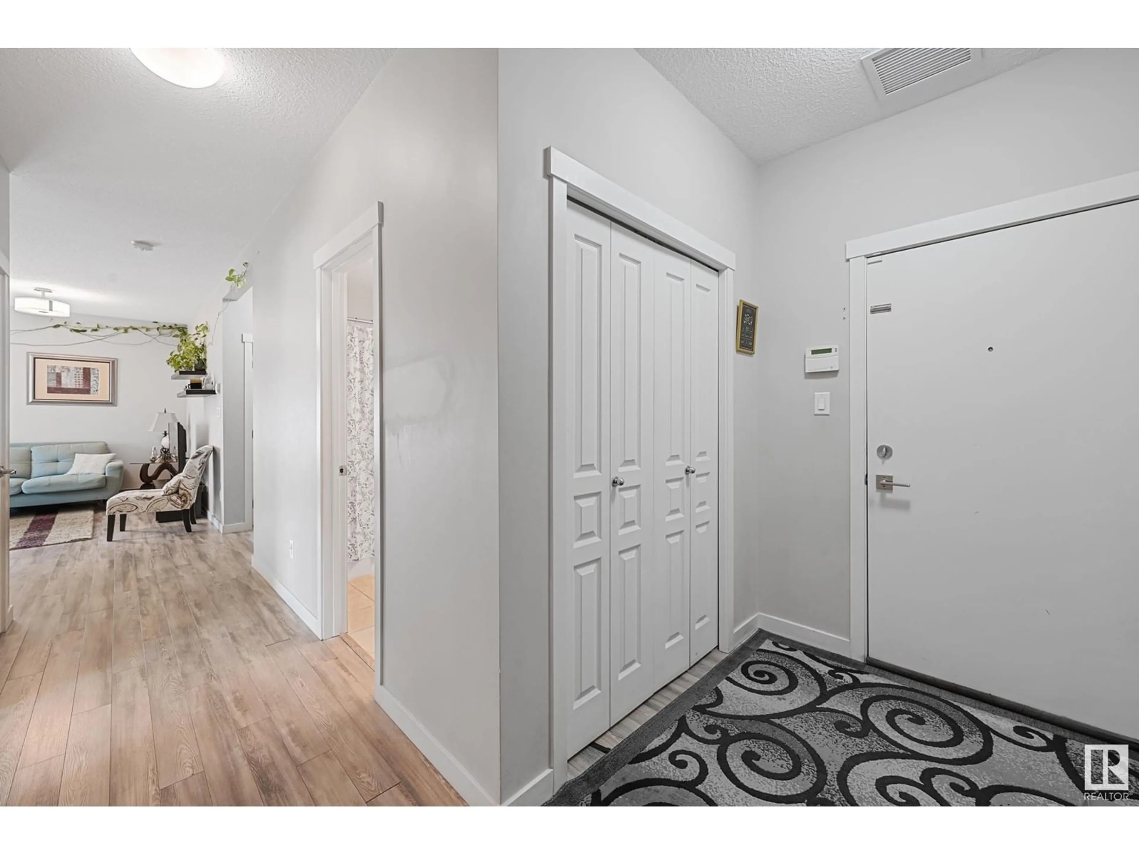 Indoor entryway for #102 - 812 WELSH DR, Edmonton Alberta T6X1Y7