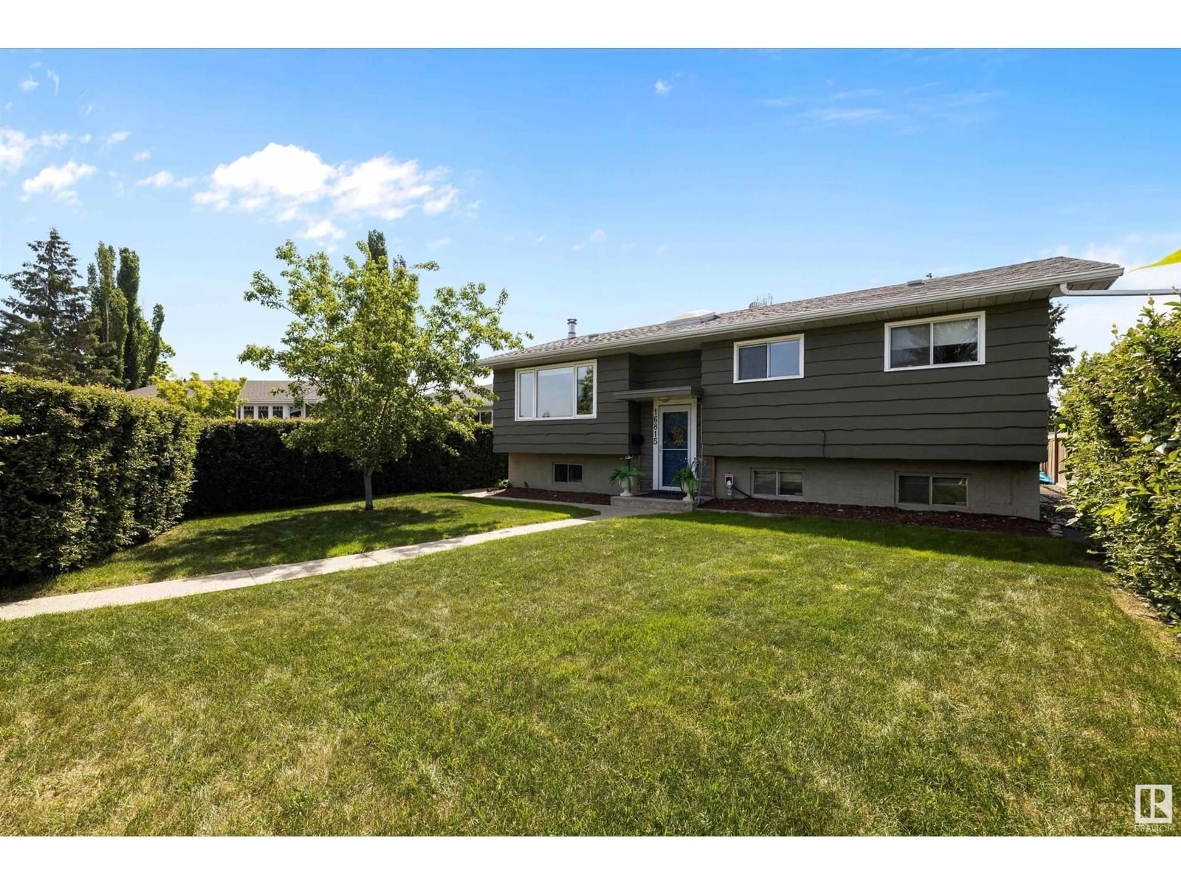 Unknown for 16815 96 AV, Edmonton Alberta T5P0E2