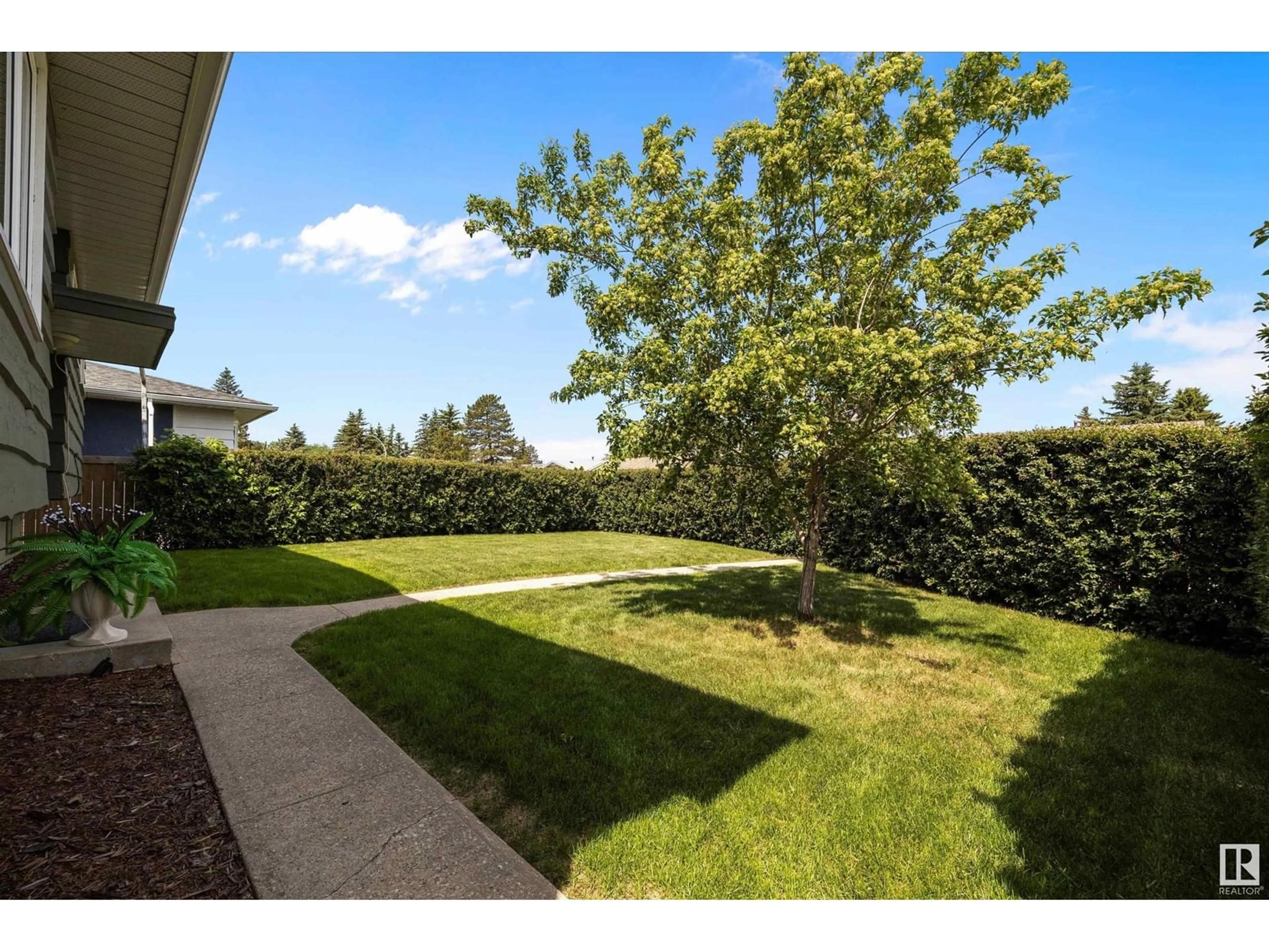 Patio, street for 16815 96 AV, Edmonton Alberta T5P0E2