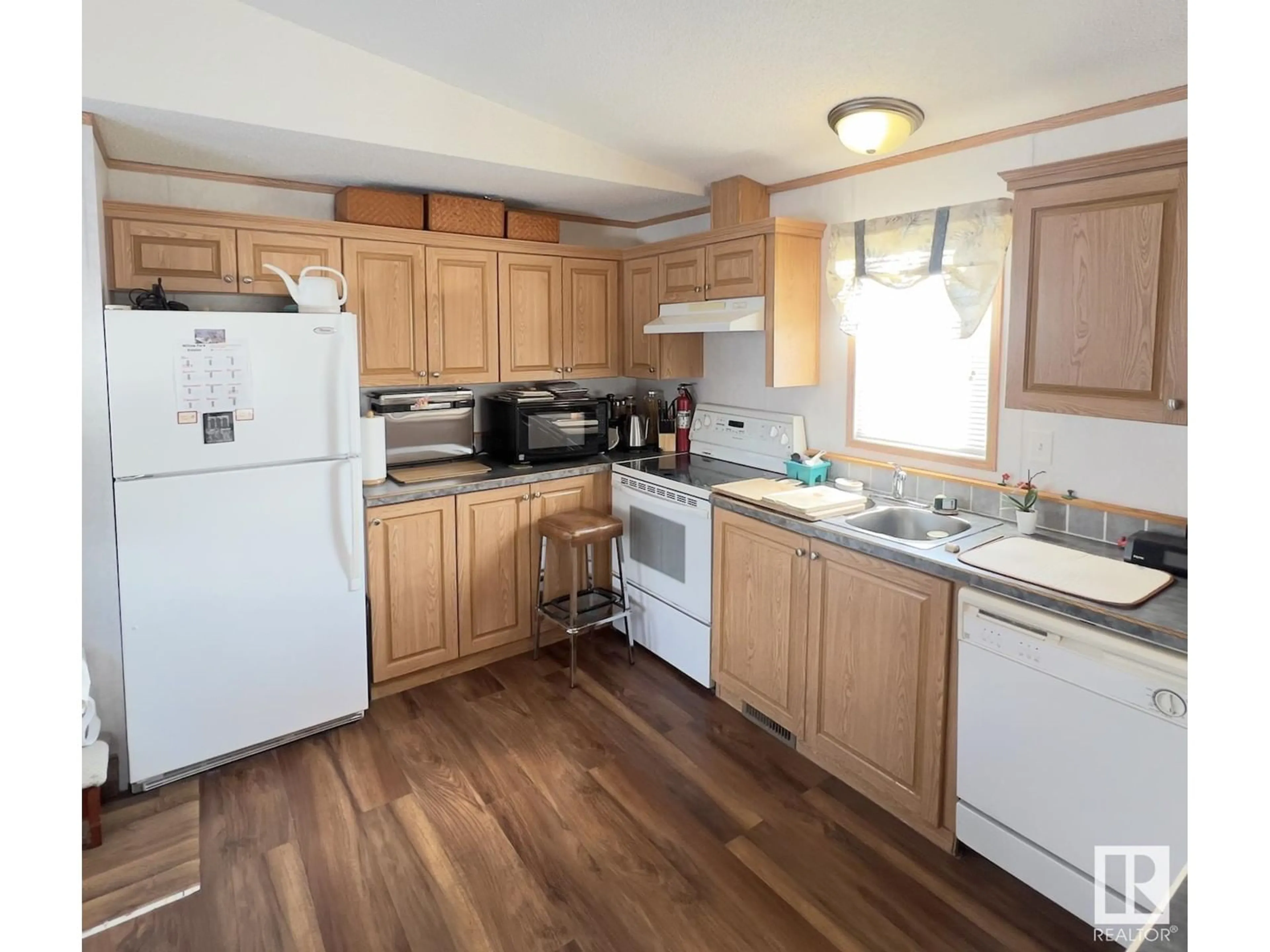 Standard kitchen, unknown for 34 WILLOW PARK ESTATES, Leduc Alberta T9E5R1