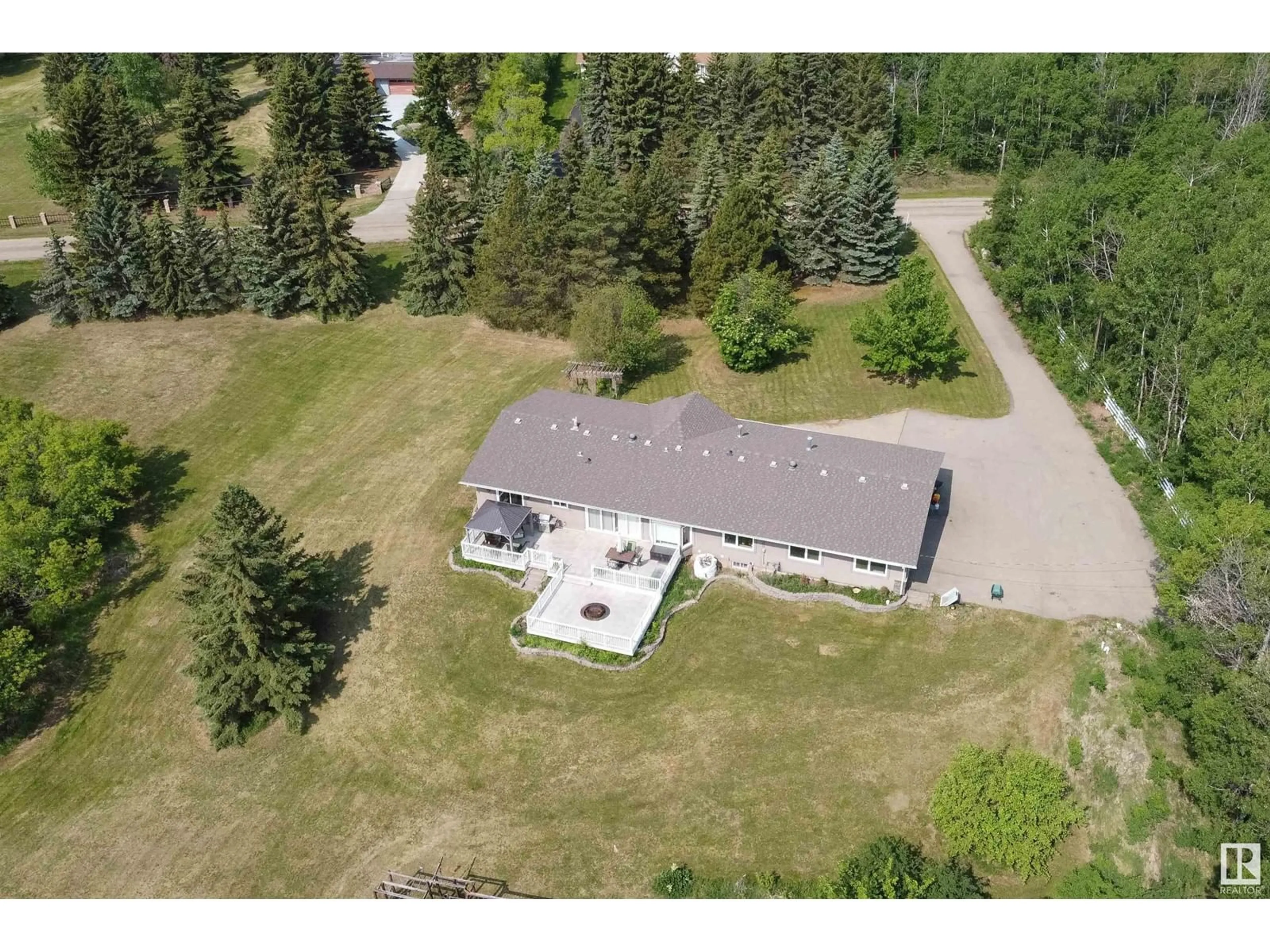 A pic from outside/outdoor area/front of a property/back of a property/a pic from drone, unknown for 52479 RGE ROAD 225, Rural Strathcona County Alberta T8A4R9