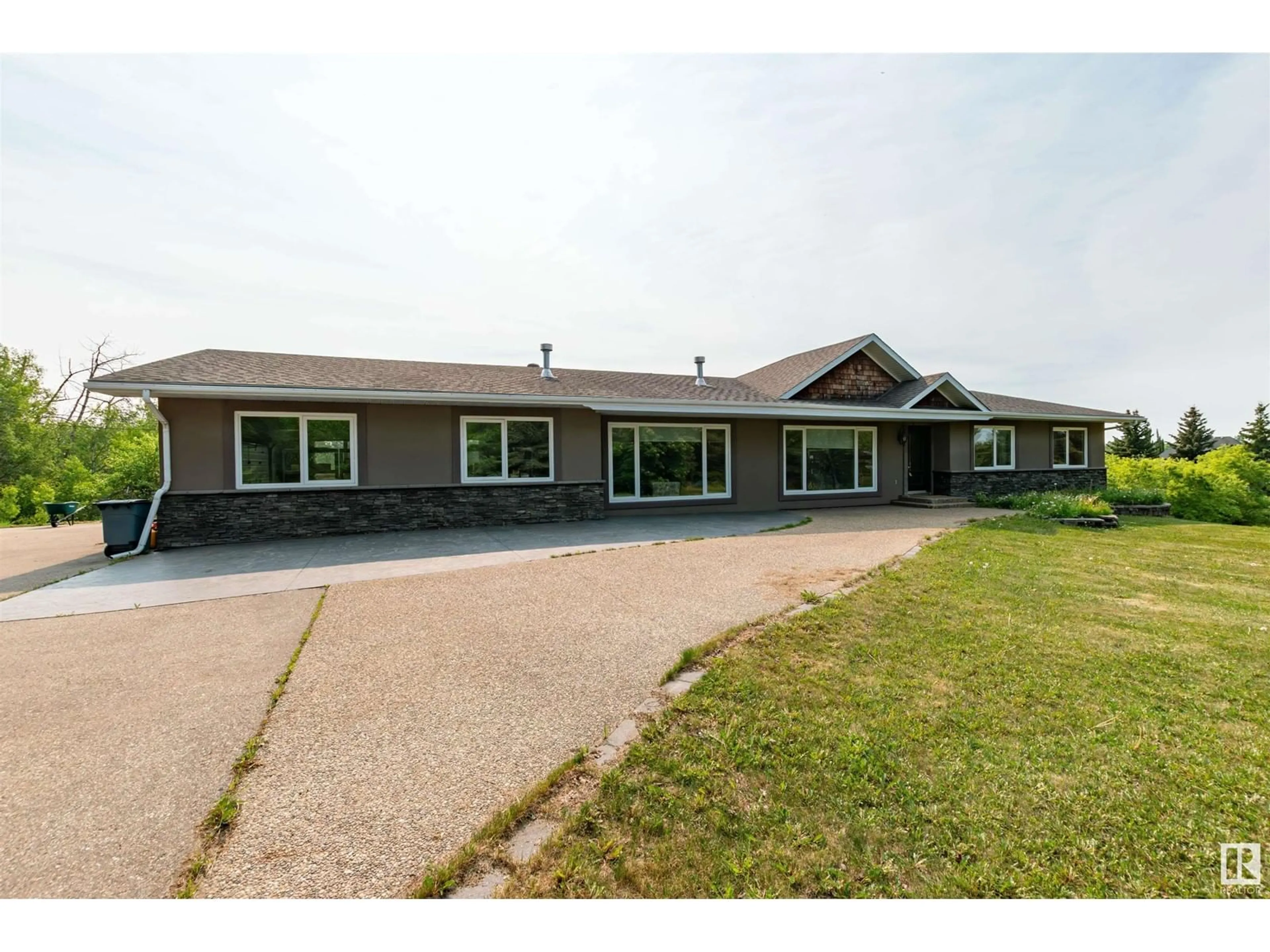 A pic from outside/outdoor area/front of a property/back of a property/a pic from drone, building for 52479 RGE ROAD 225, Rural Strathcona County Alberta T8A4R9