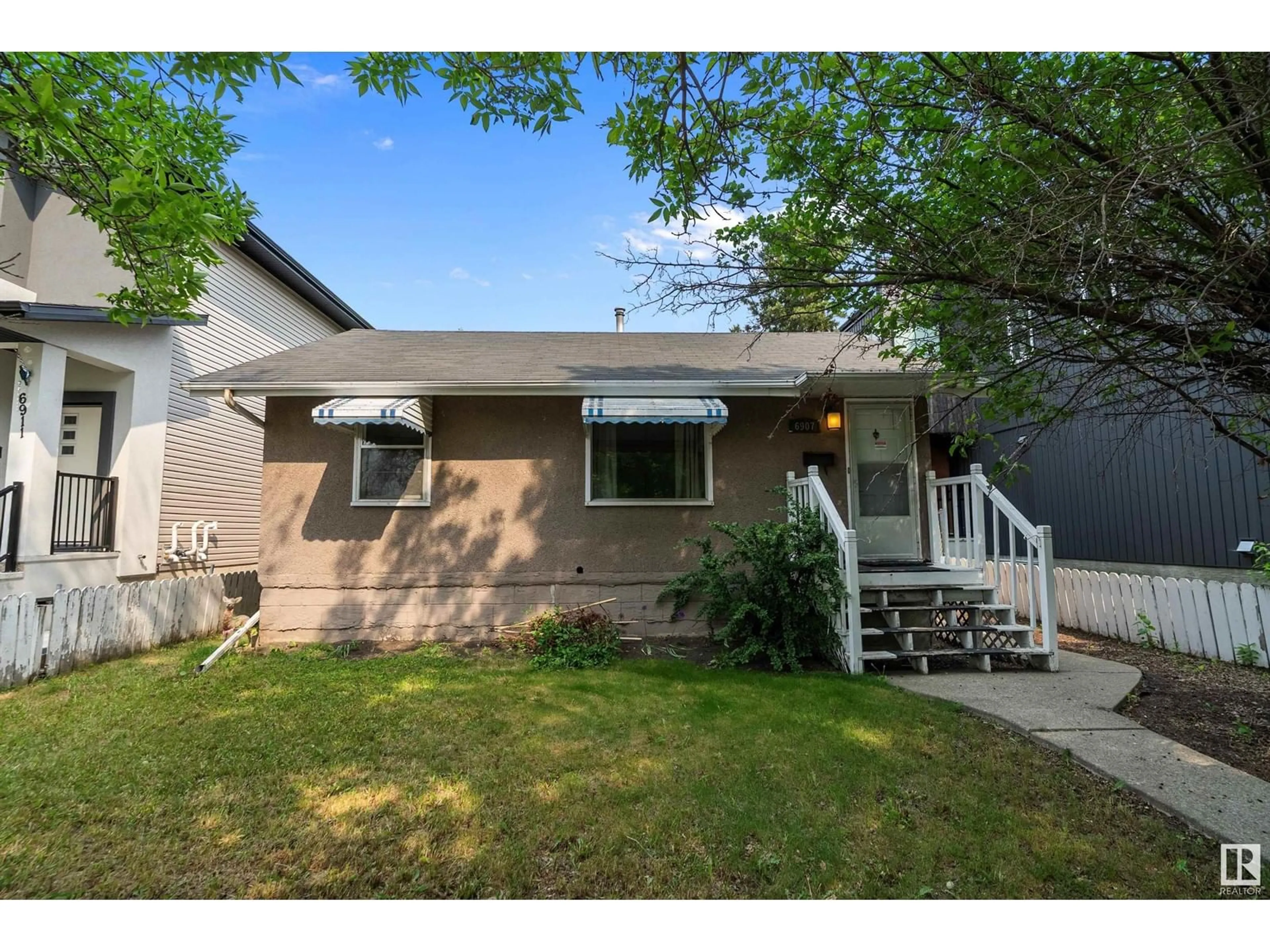 Home with vinyl exterior material, street for 6907 106 ST, Edmonton Alberta T6H2W1