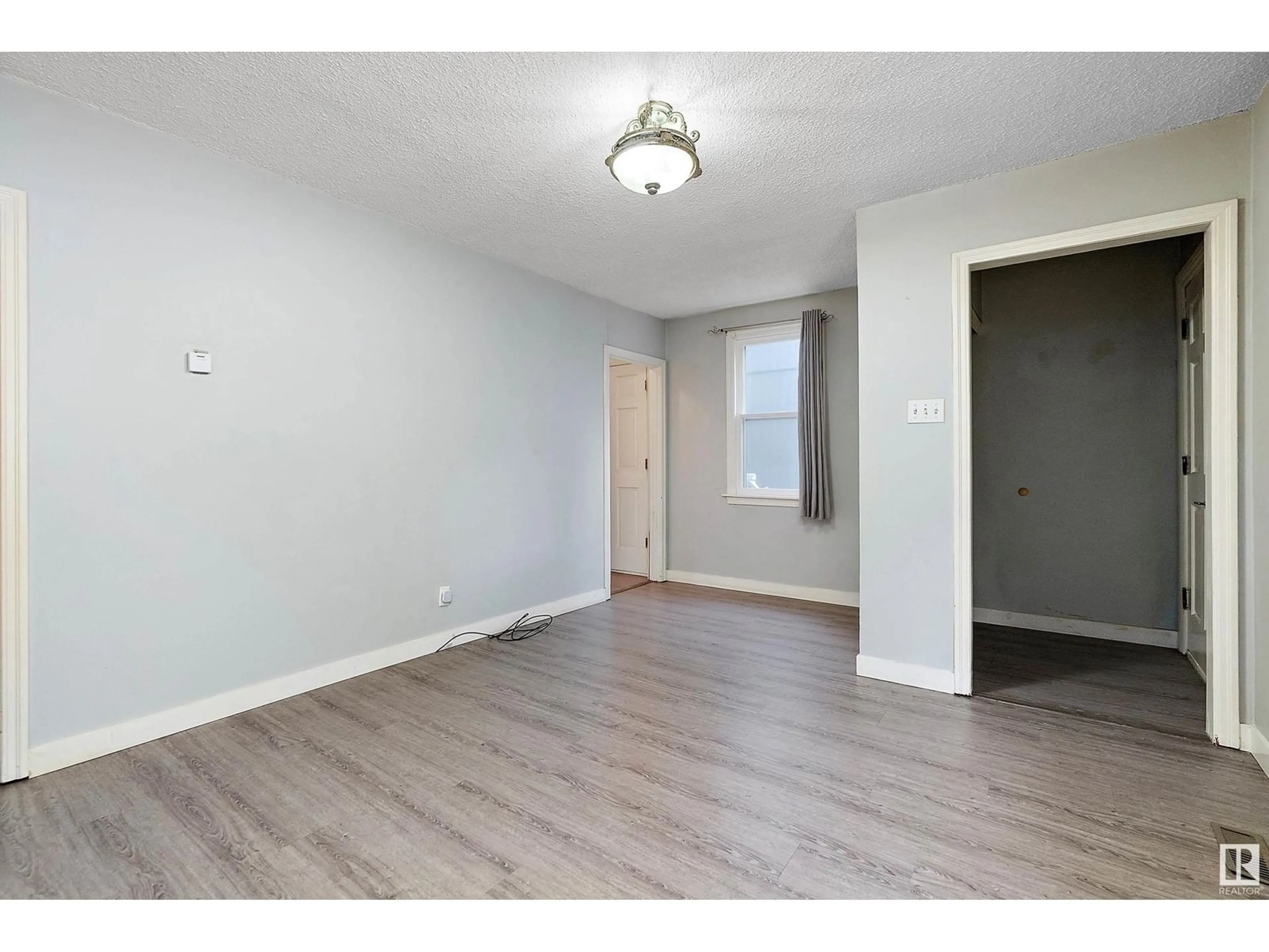 A pic of a room for 6907 106 ST, Edmonton Alberta T6H2W1