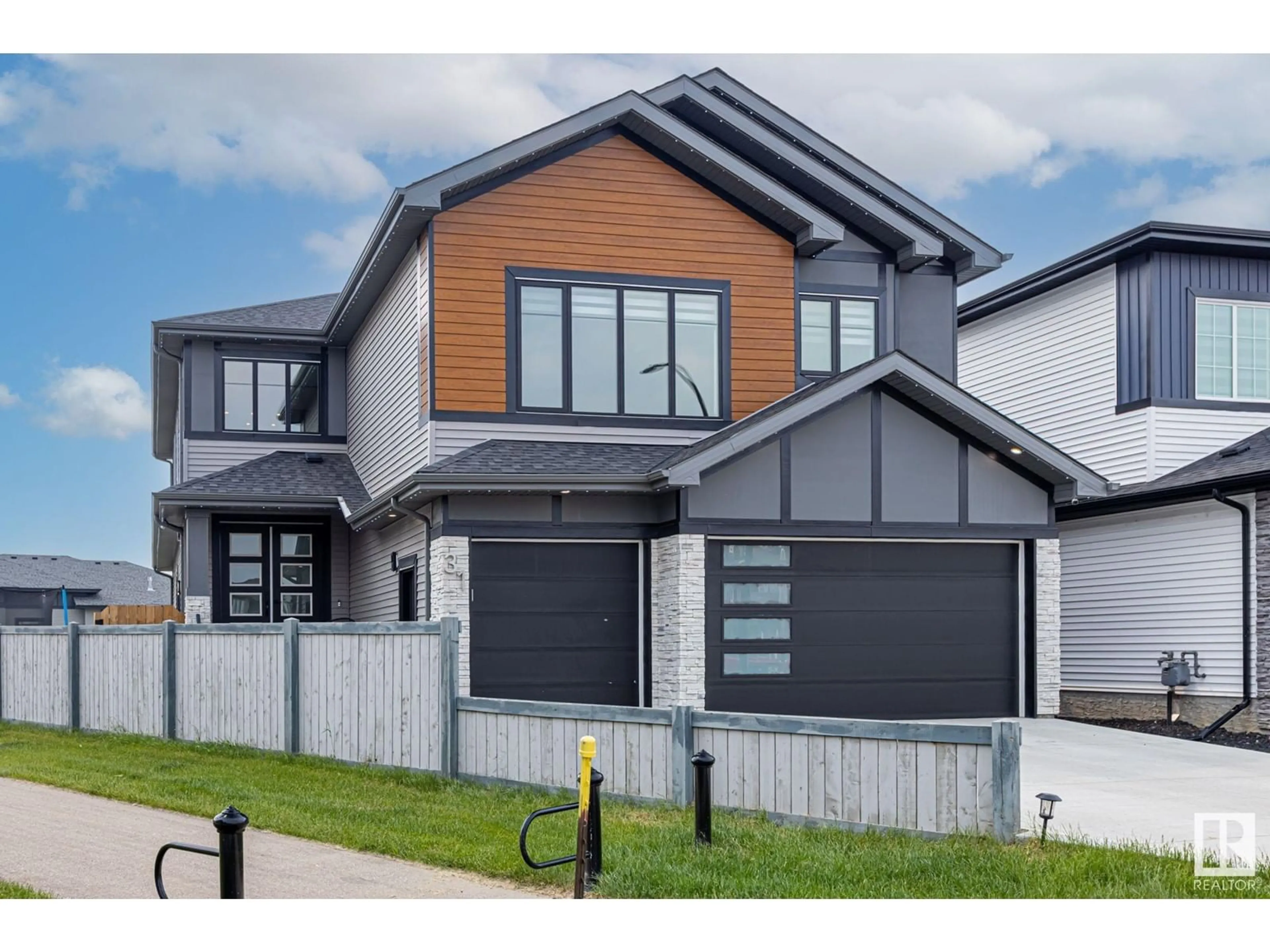 Home with vinyl exterior material, street for 31 ADELAIDE CT, Spruce Grove Alberta T7X2V4