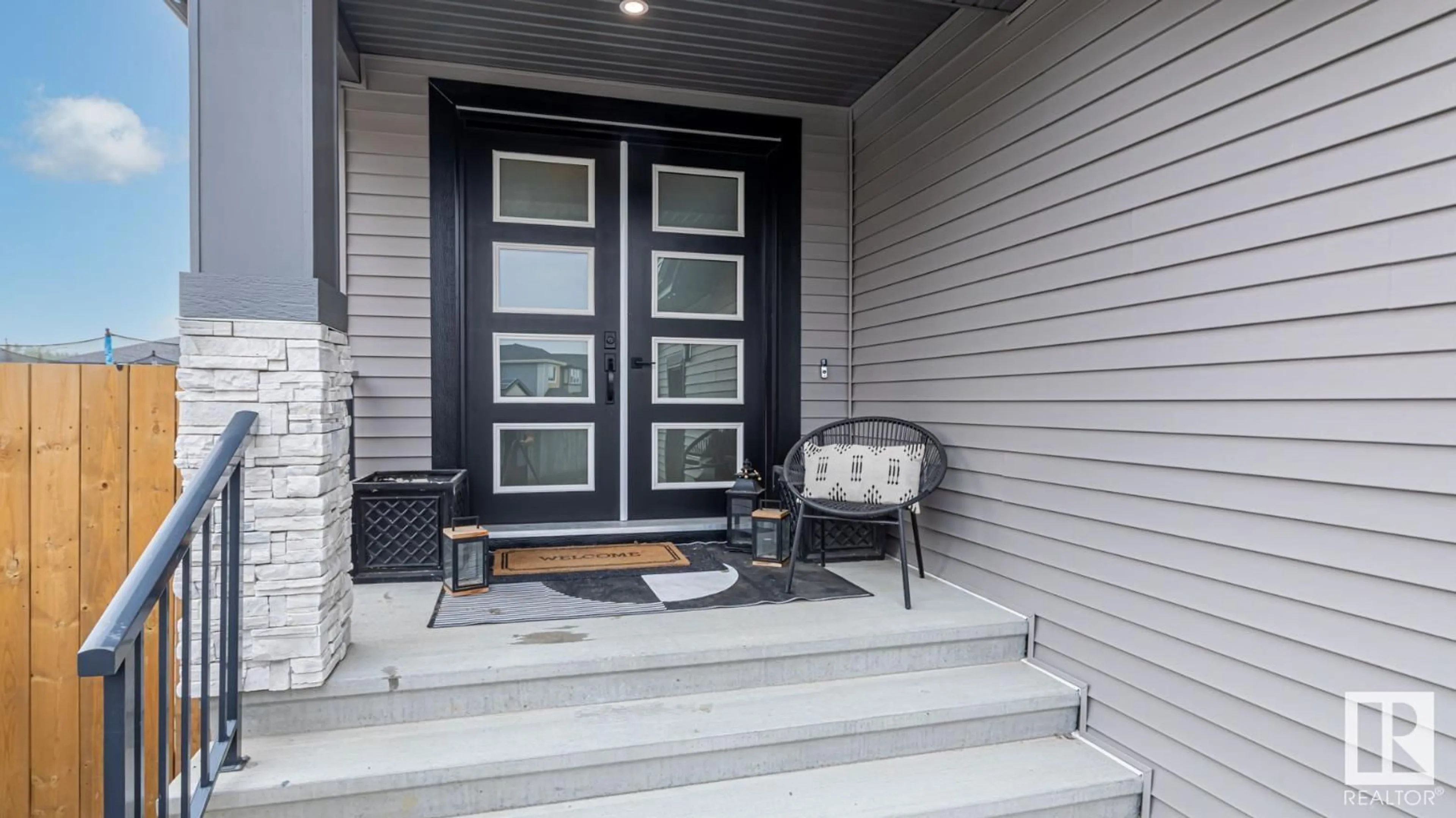 Indoor entryway for 31 ADELAIDE CT, Spruce Grove Alberta T7X2V4