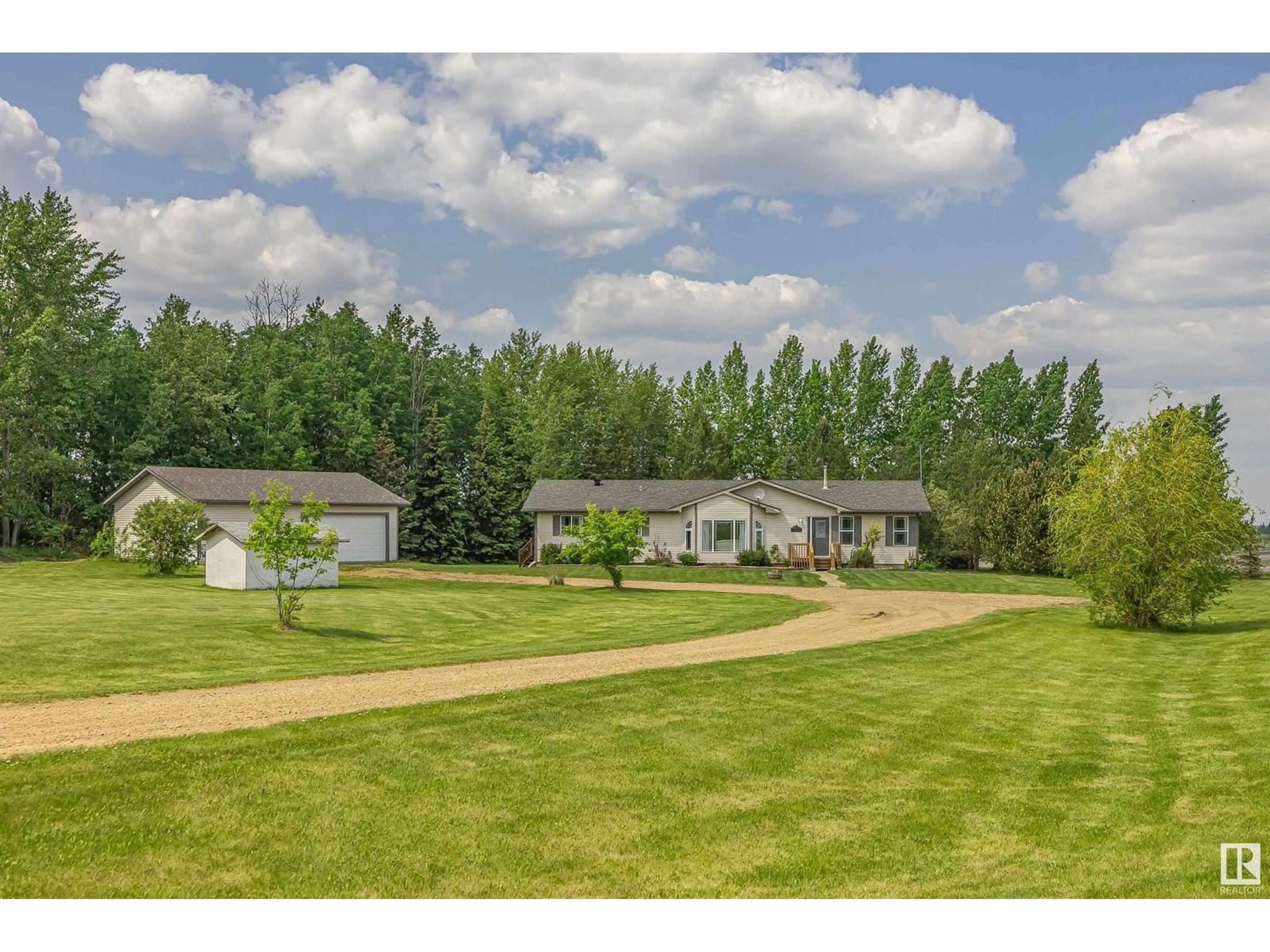 A pic from outside/outdoor area/front of a property/back of a property/a pic from drone, unknown for 230036 TWP RD 662, Rural Athabasca County Alberta T9S2A9