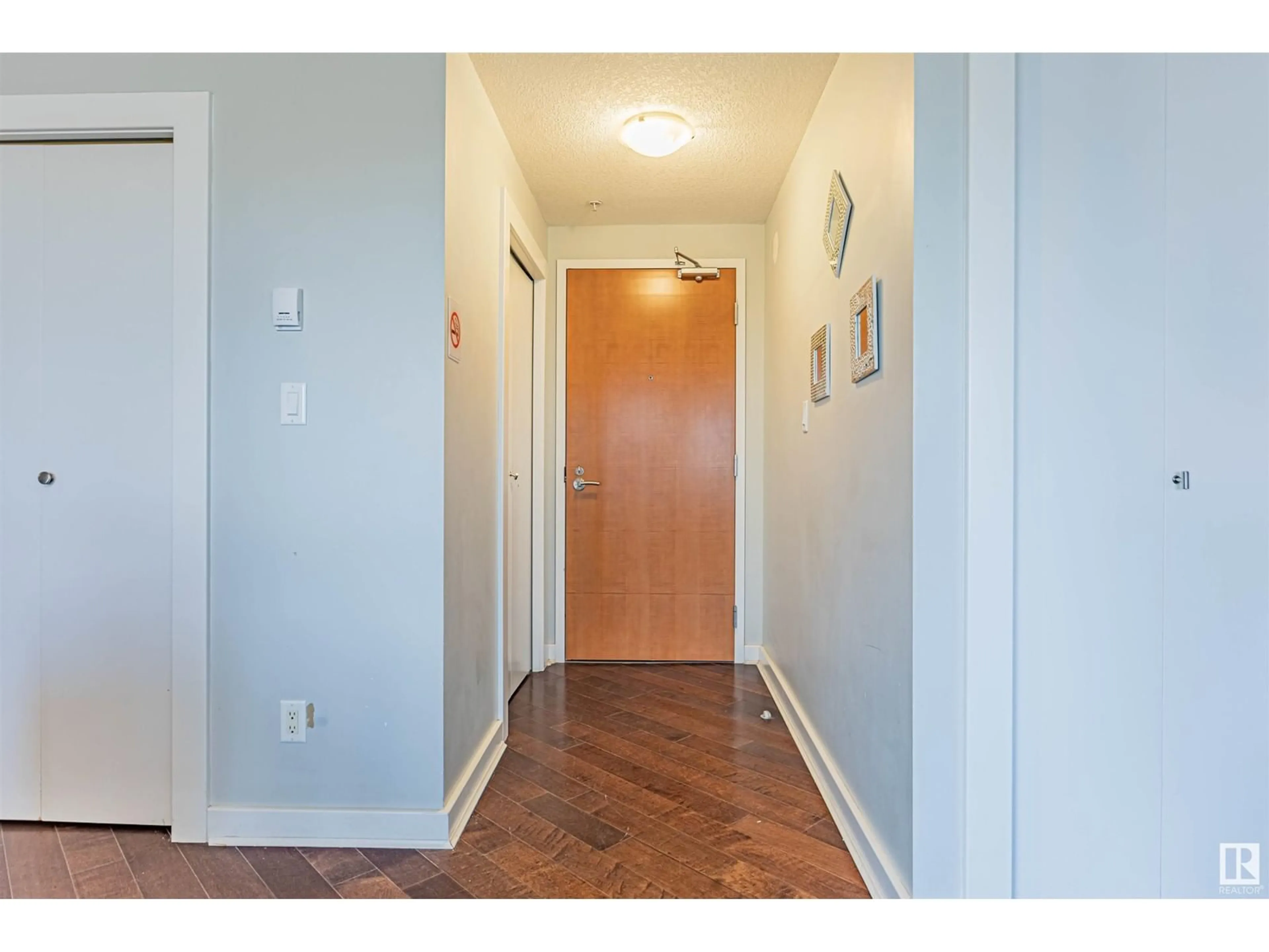 Indoor entryway for 10152 - 1201 104 ST, Edmonton Alberta T5J0B6