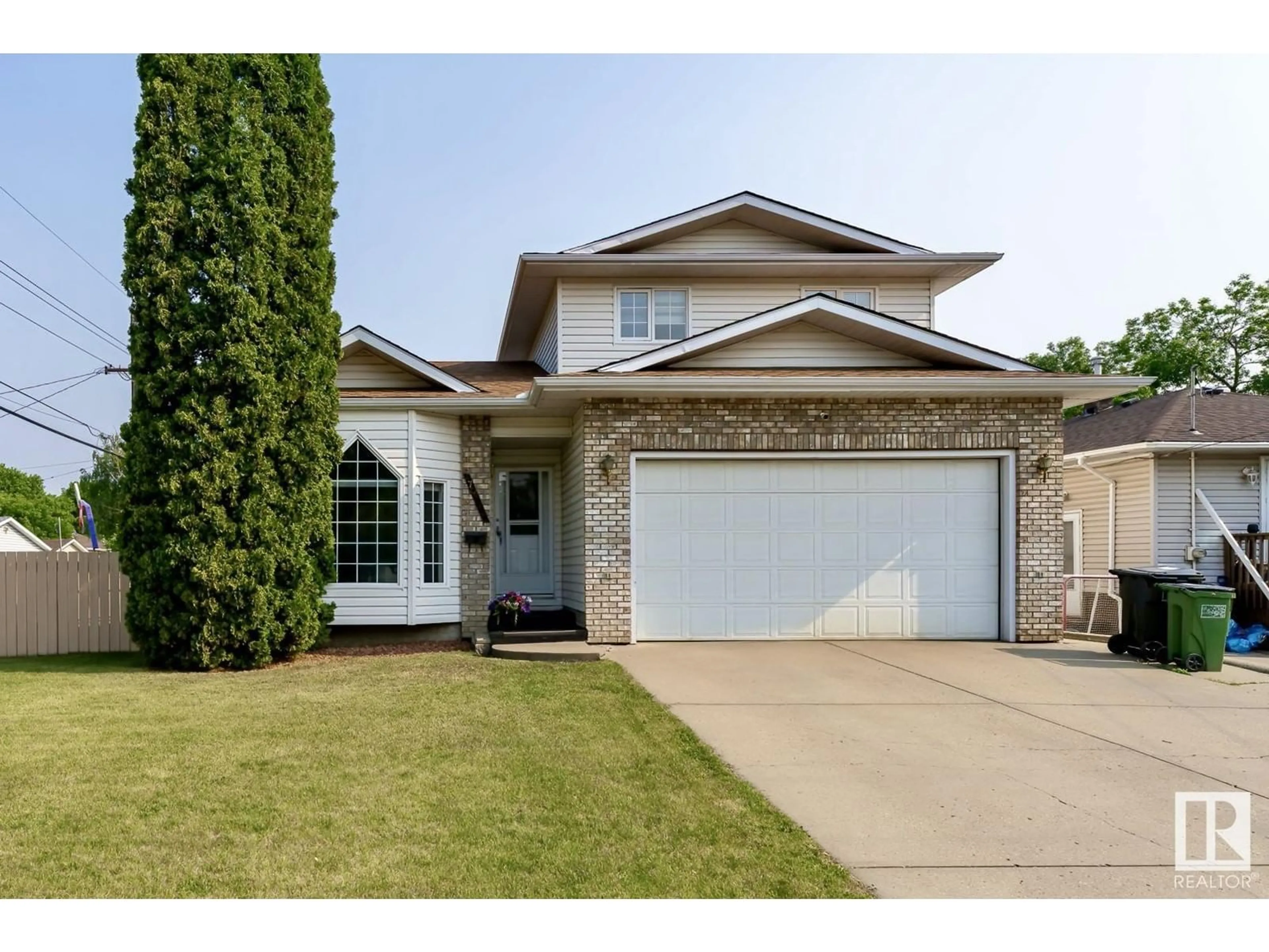 Home with vinyl exterior material, street for 4708 122 AV, Edmonton Alberta T5W5H4