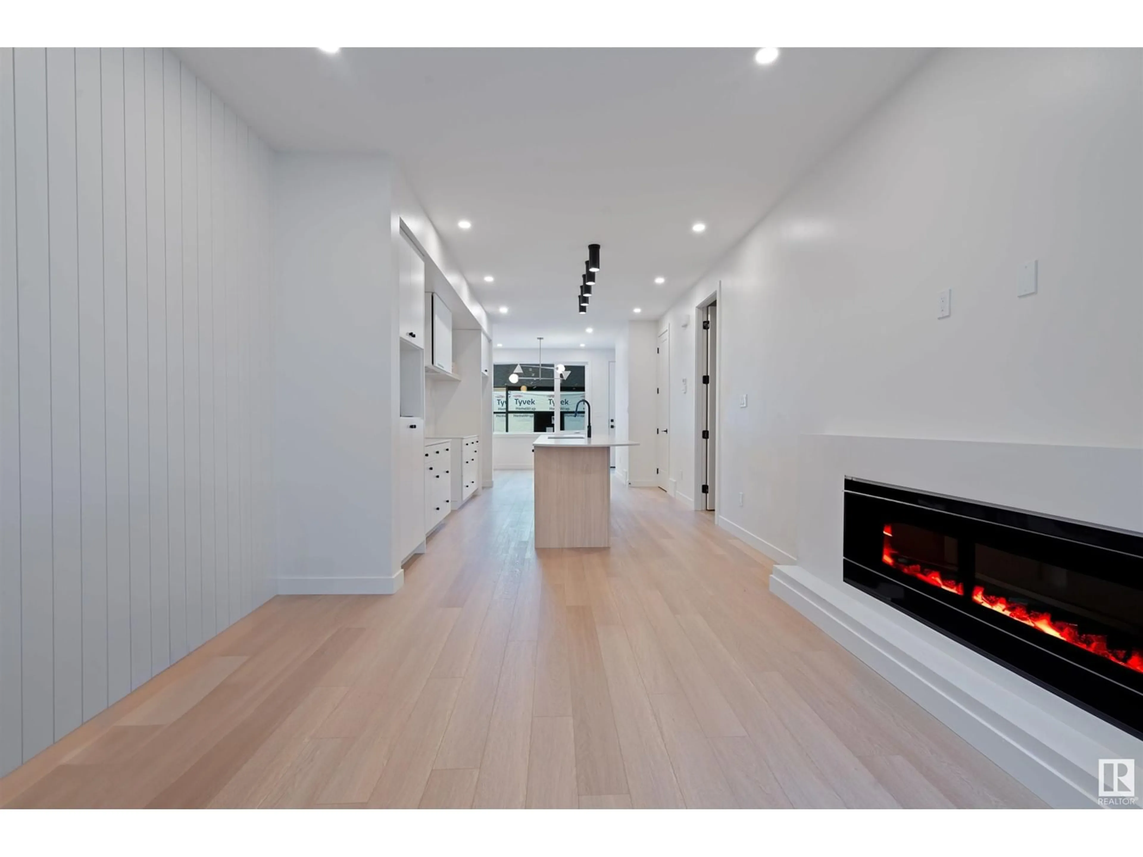 Indoor foyer for 10244 80 ST, Edmonton Alberta T6A3J2