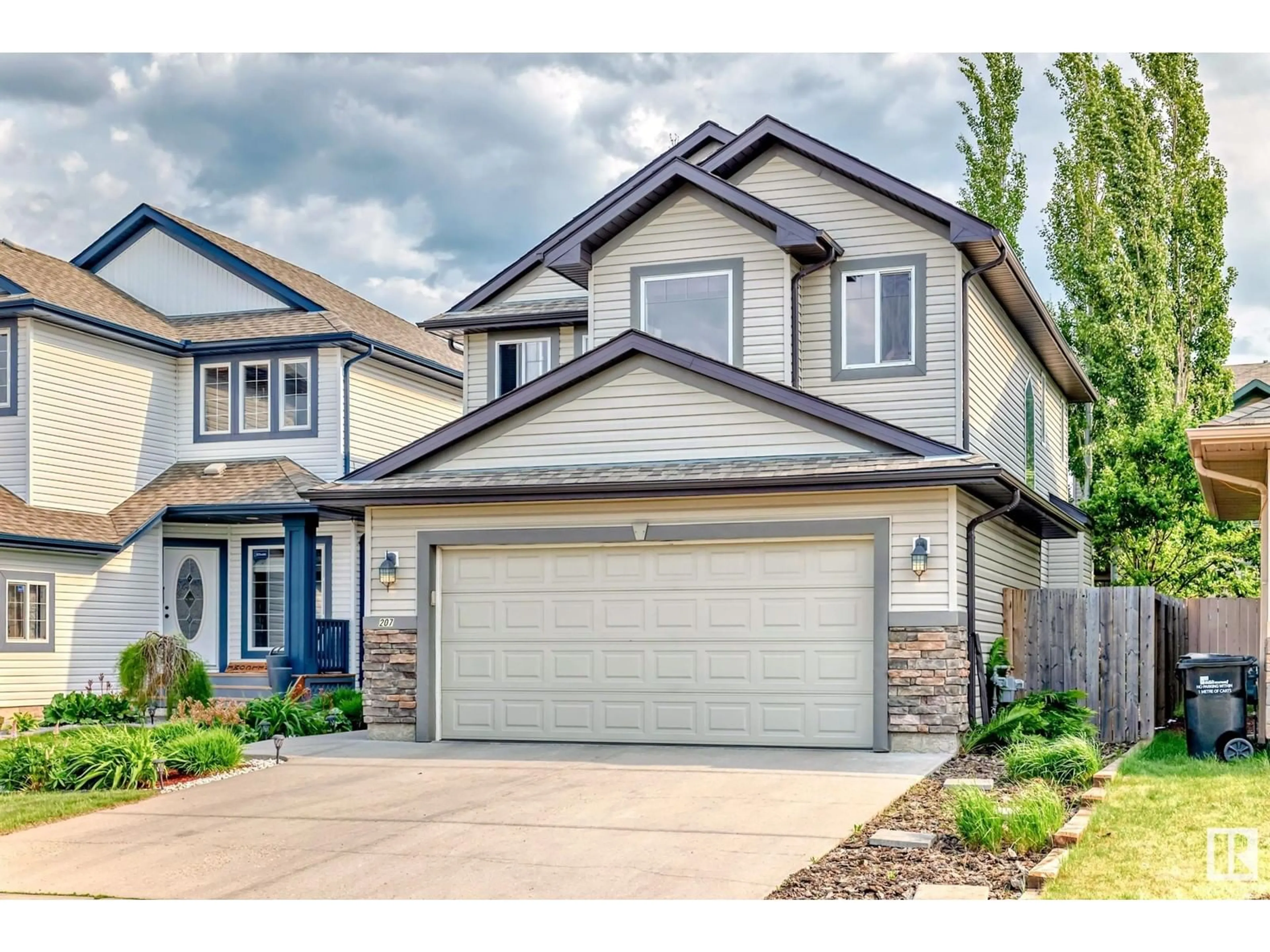 Home with vinyl exterior material, street for 207 SUNCREST RD, Sherwood Park Alberta T8H0B4