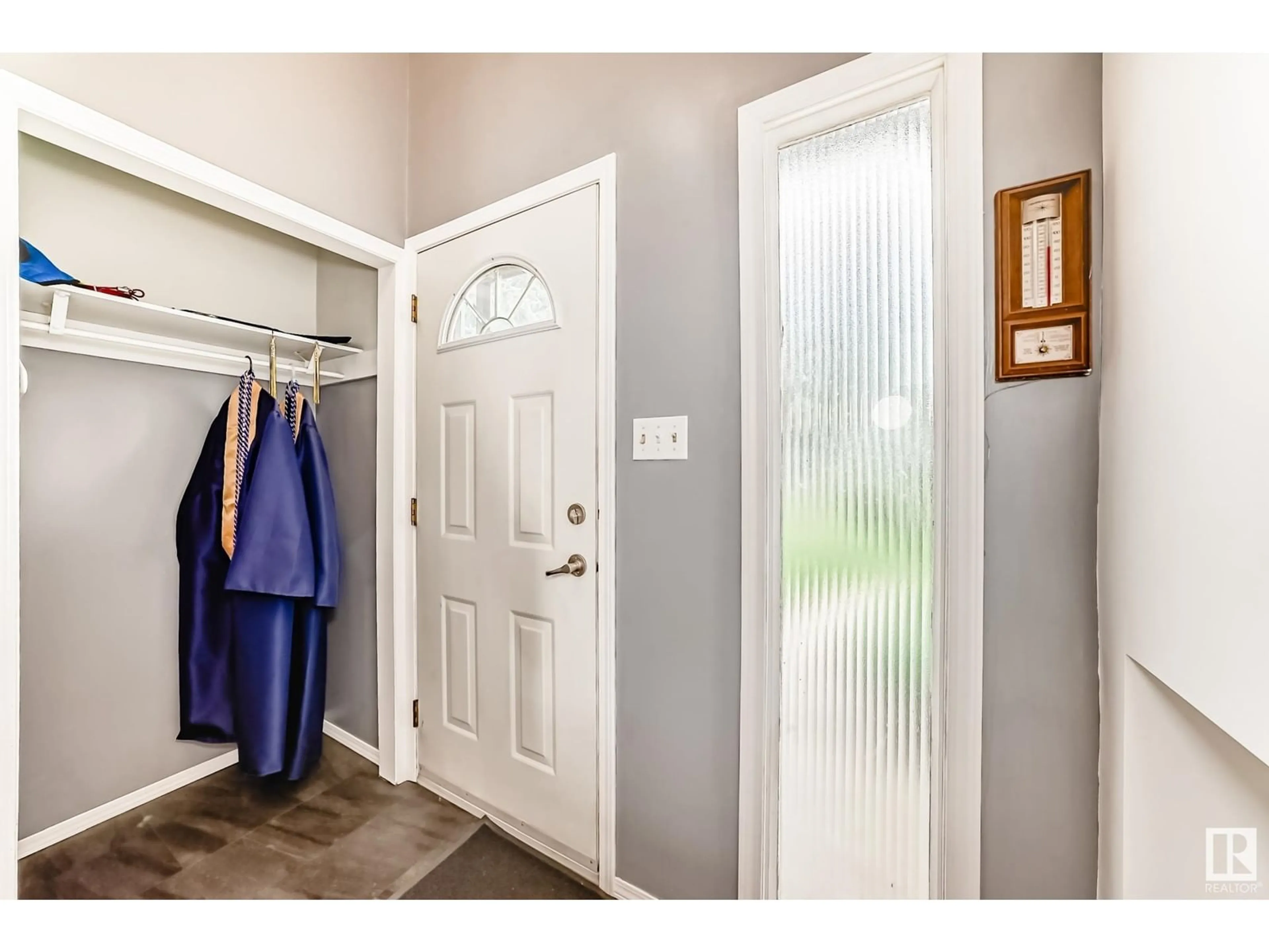 Indoor entryway for 4701 22 ST, Rural Wetaskiwin County Alberta T0C2C0
