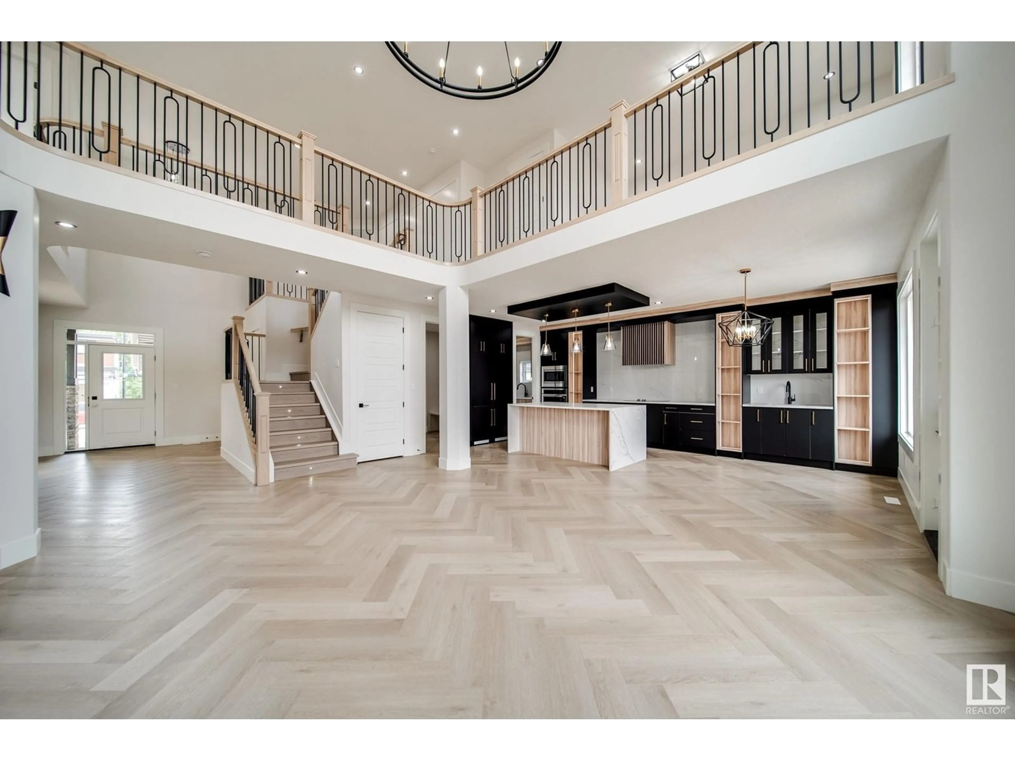 Indoor foyer for 4004 GINSBURG CR, Edmonton Alberta T5T4V2