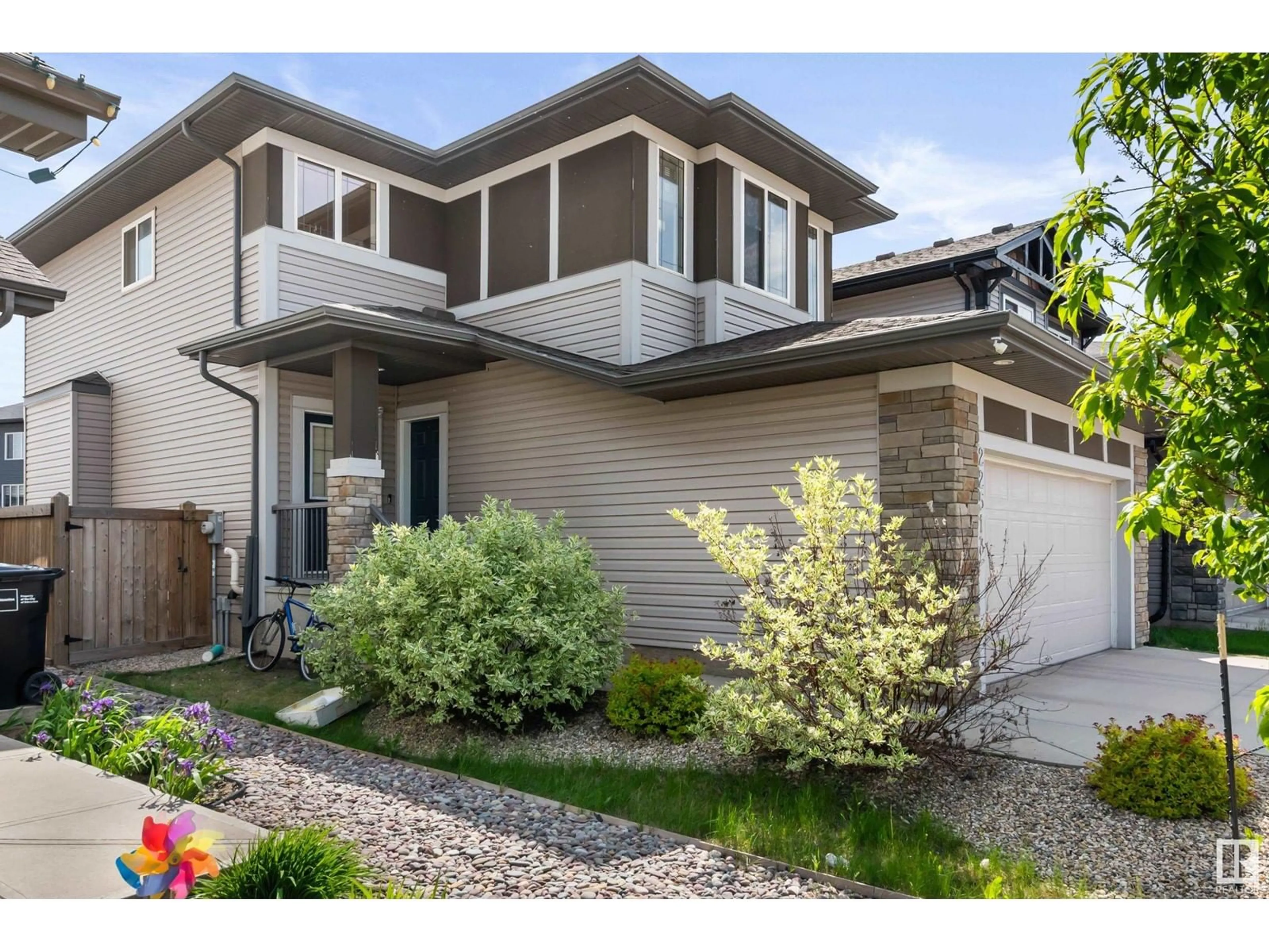 Home with vinyl exterior material, street for 22513 94A AV, Edmonton Alberta T5T7B2