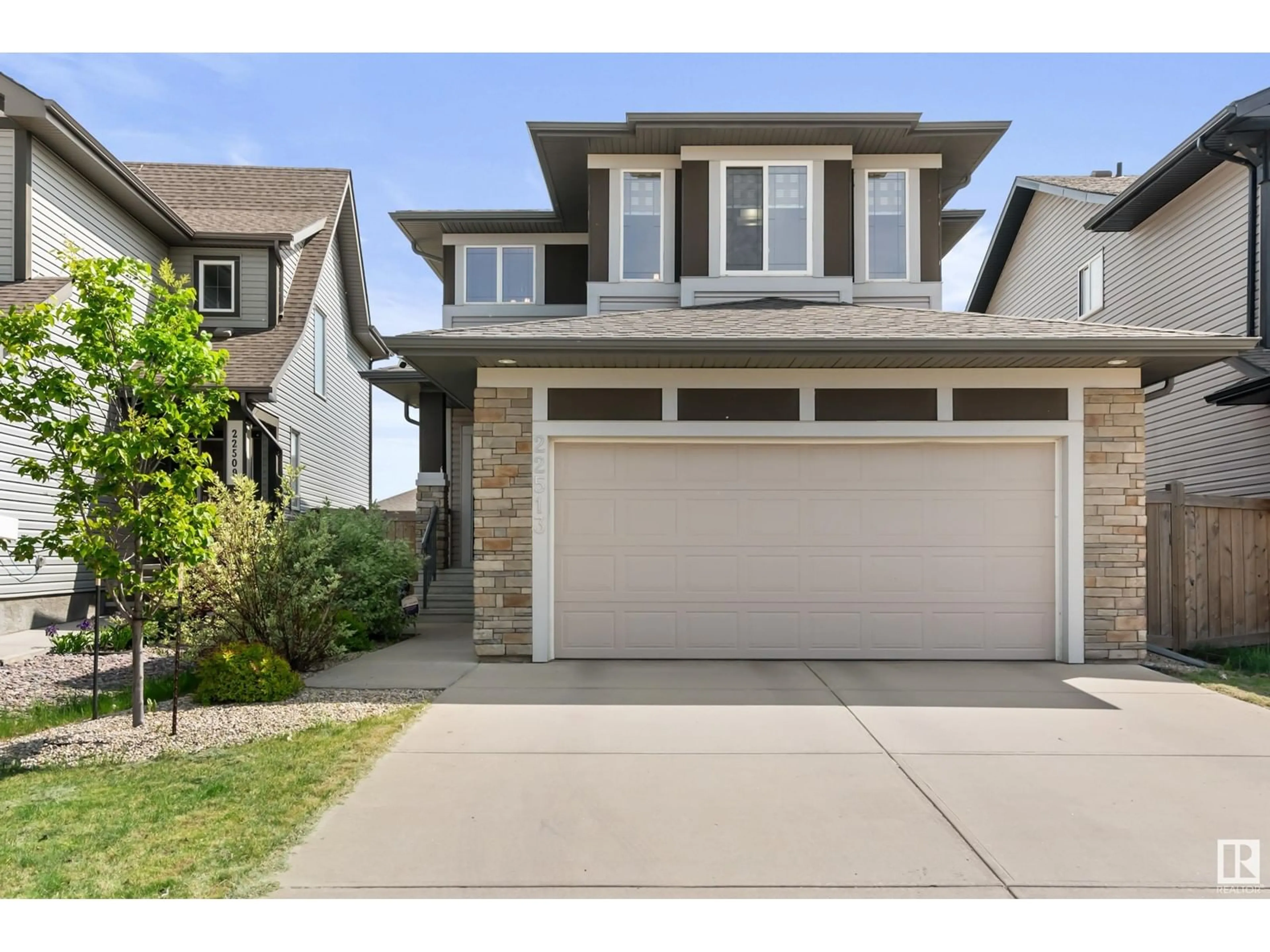 Home with vinyl exterior material, street for 22513 94A AV, Edmonton Alberta T5T7B2