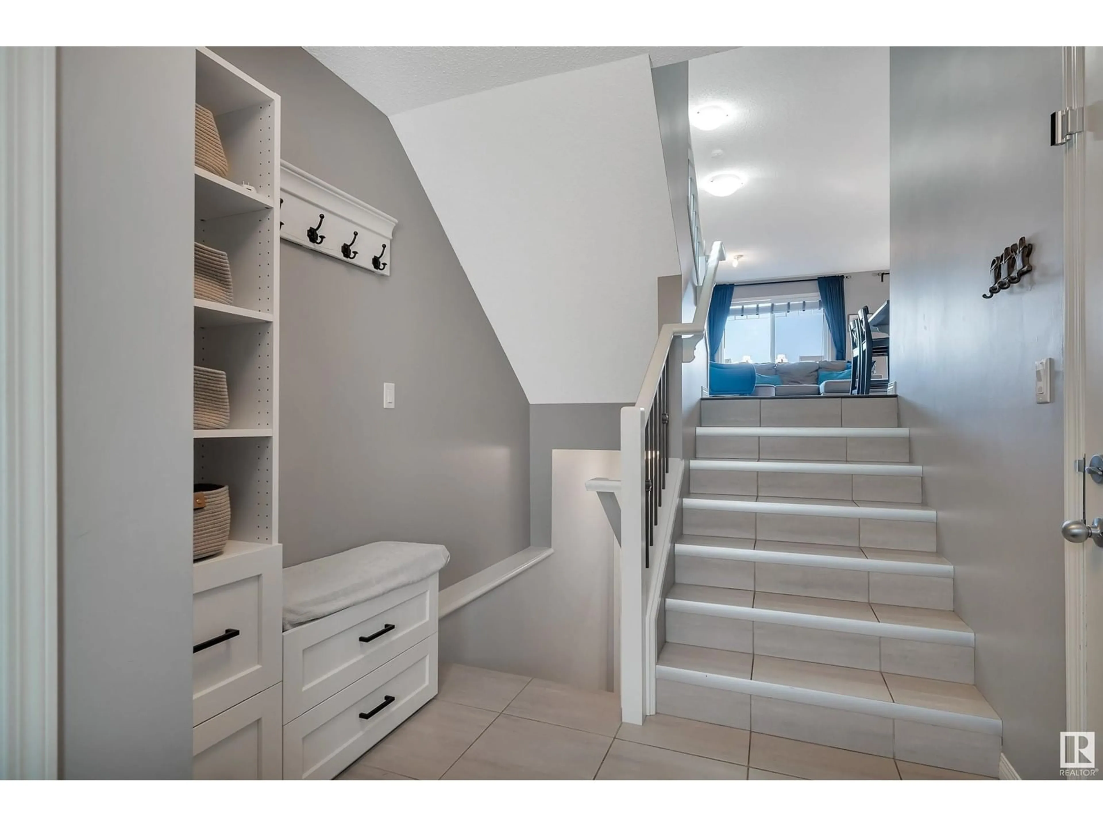 Stairs for 2210 86 ST, Edmonton Alberta T6X2G2