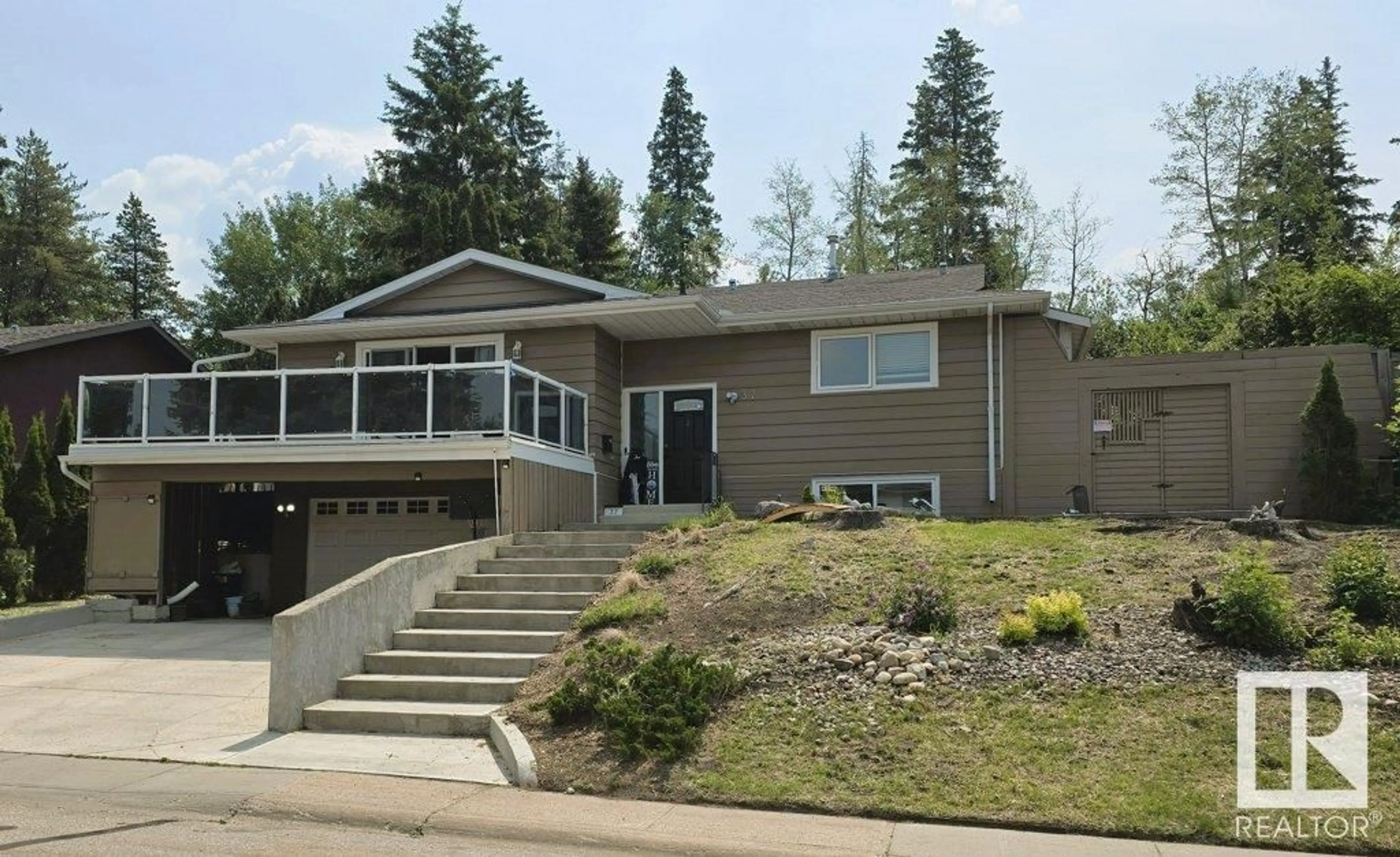 Home with vinyl exterior material, street for 37 MANCHESTER DR, Sherwood Park Alberta T8A0T3