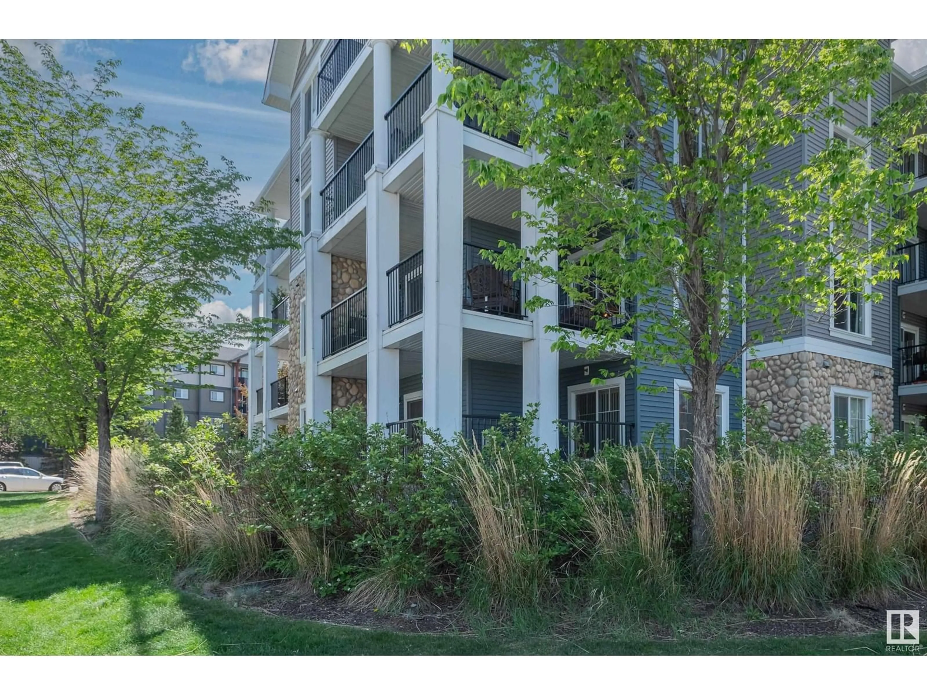 A pic from outside/outdoor area/front of a property/back of a property/a pic from drone, unknown for 6084 - 225 STANTON DR, Edmonton Alberta T6X0Z4