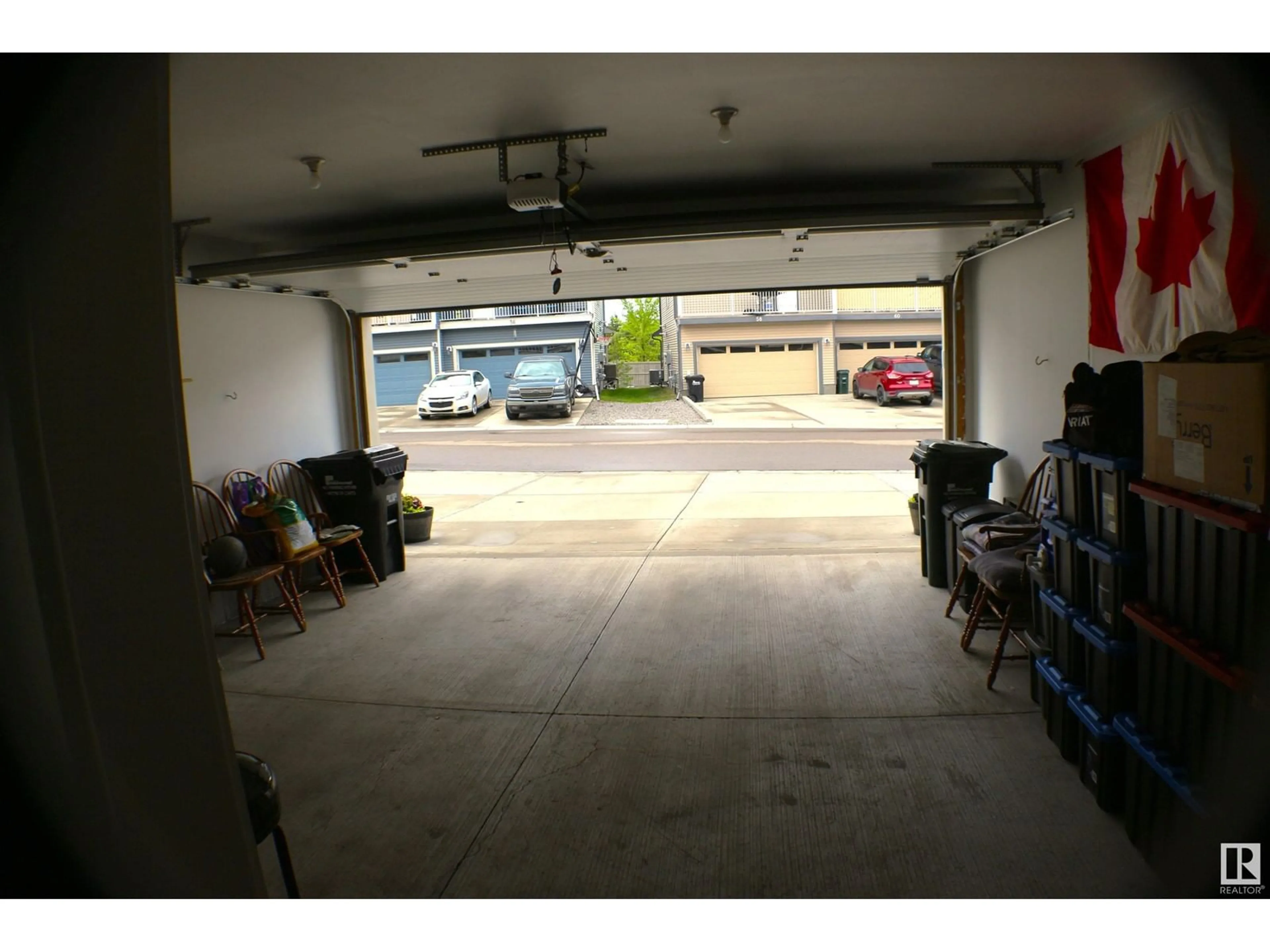 Indoor garage for 59 AUGUSTINE CR, Sherwood Park Alberta T8H0Z8