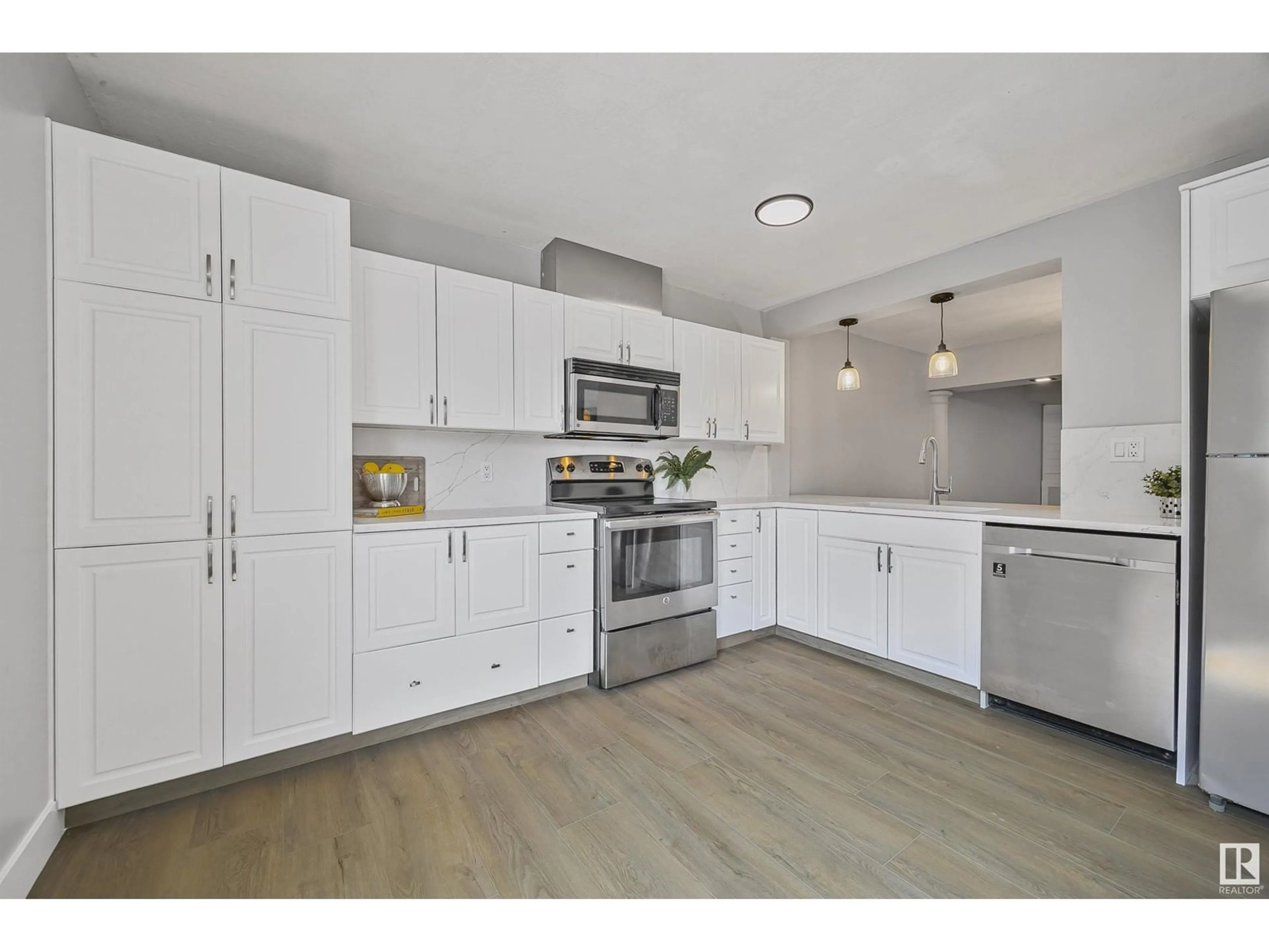 Open concept kitchen, unknown for 1511 LAKESIDE GR, St. Albert Alberta T8N0N6