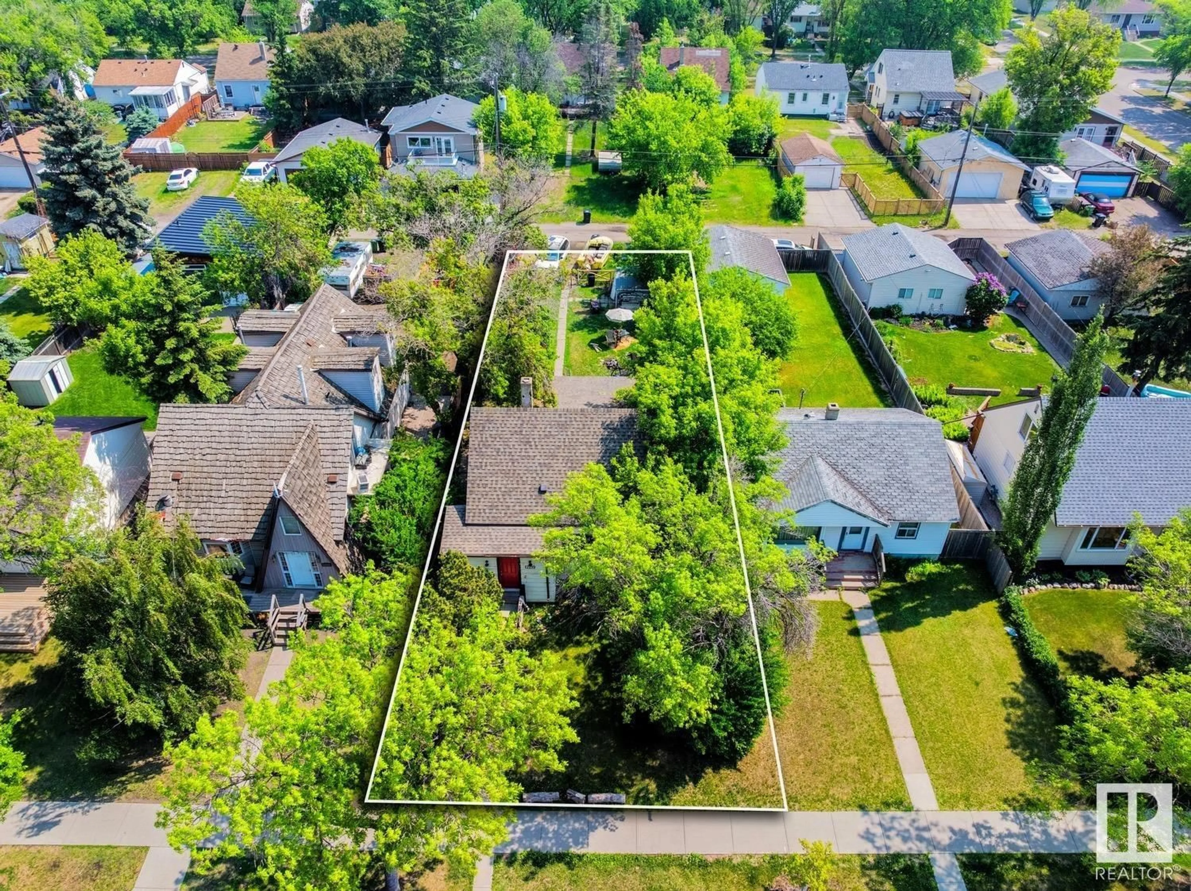 A pic from outside/outdoor area/front of a property/back of a property/a pic from drone, street for NW - 12219 107 ST, Edmonton Alberta T5G2S9