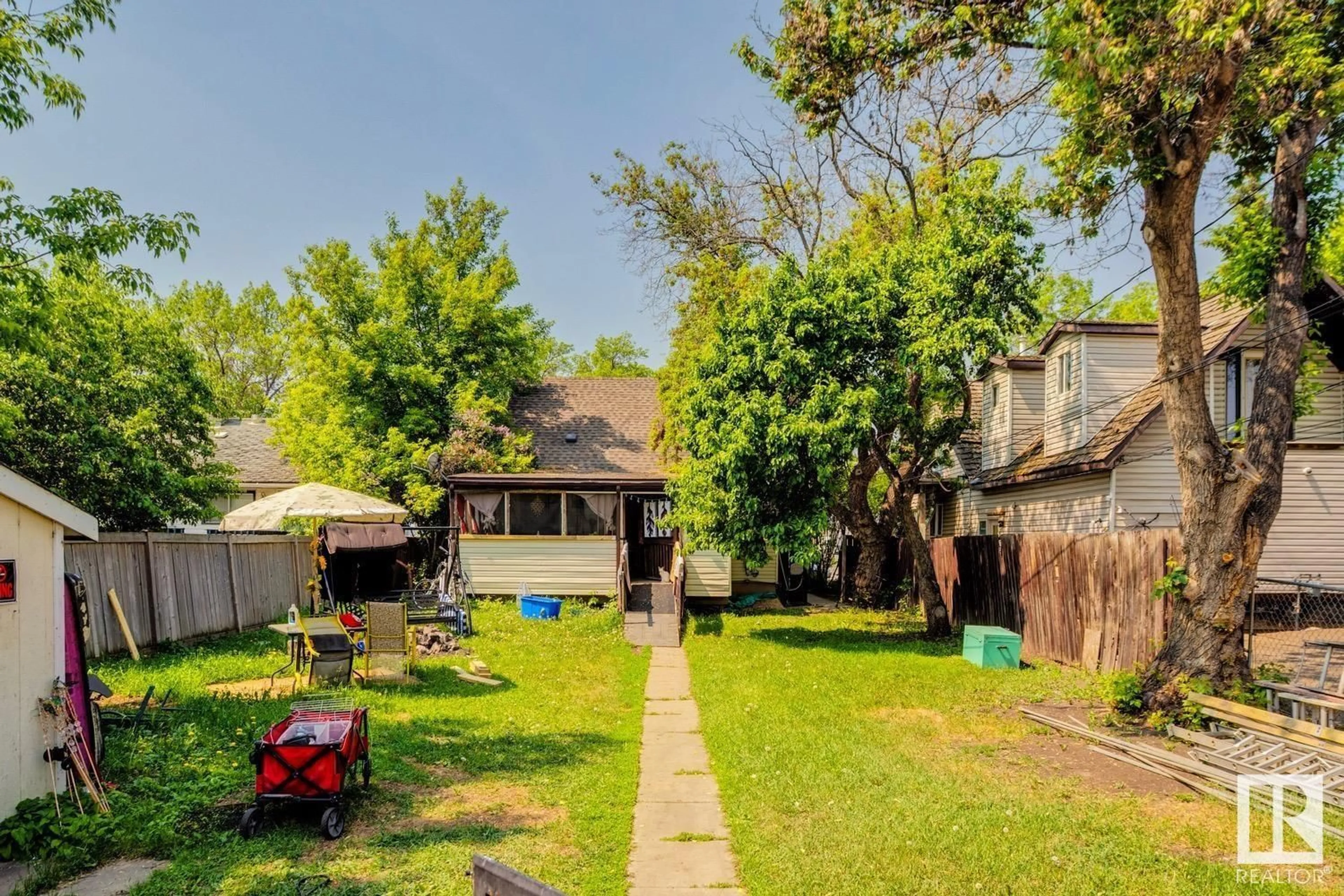 A pic from outside/outdoor area/front of a property/back of a property/a pic from drone, street for NW - 12219 107 ST, Edmonton Alberta T5G2S9