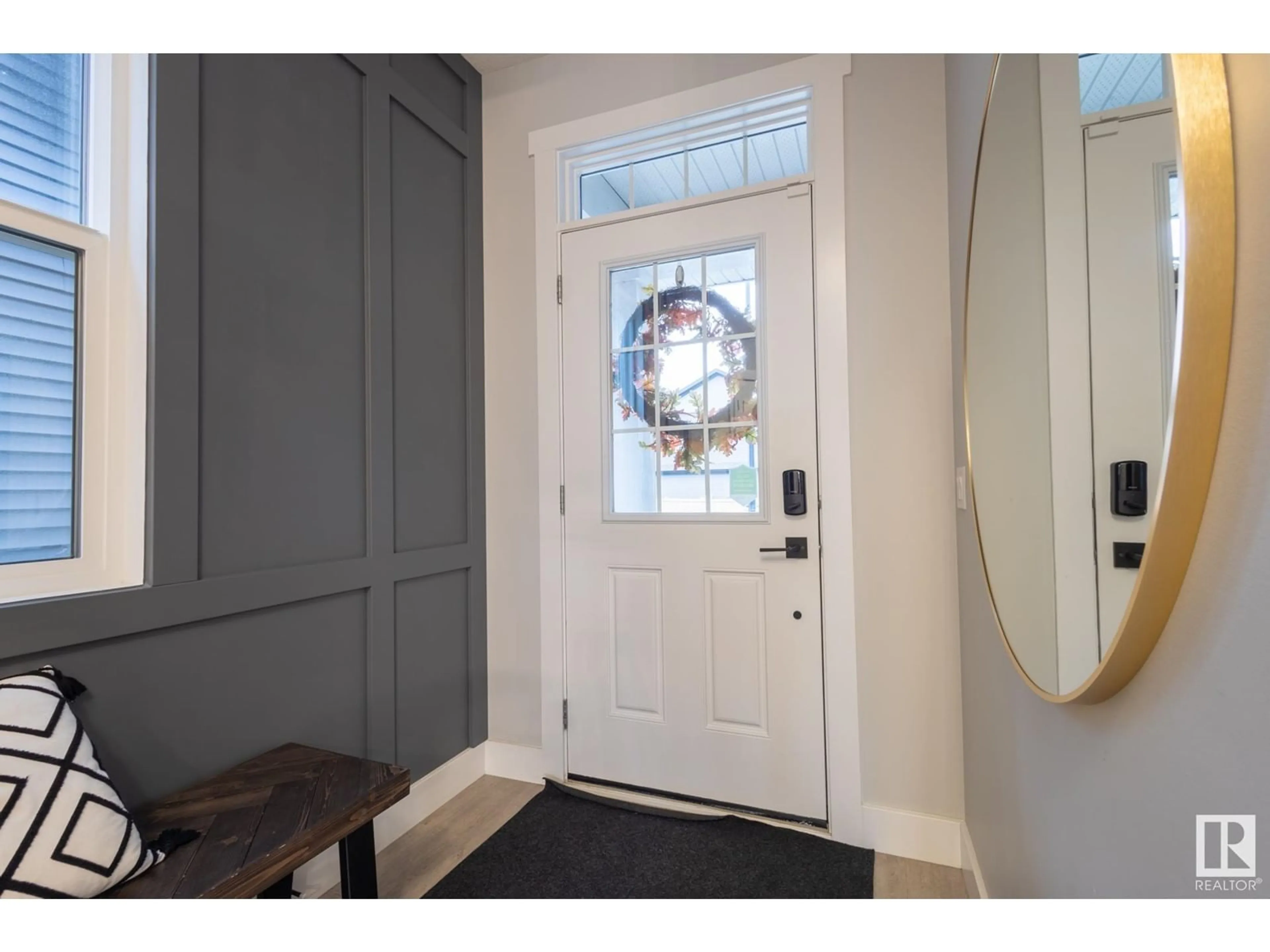 Indoor entryway for 1593 PLUM CIRCLE, Edmonton Alberta T6X2W9