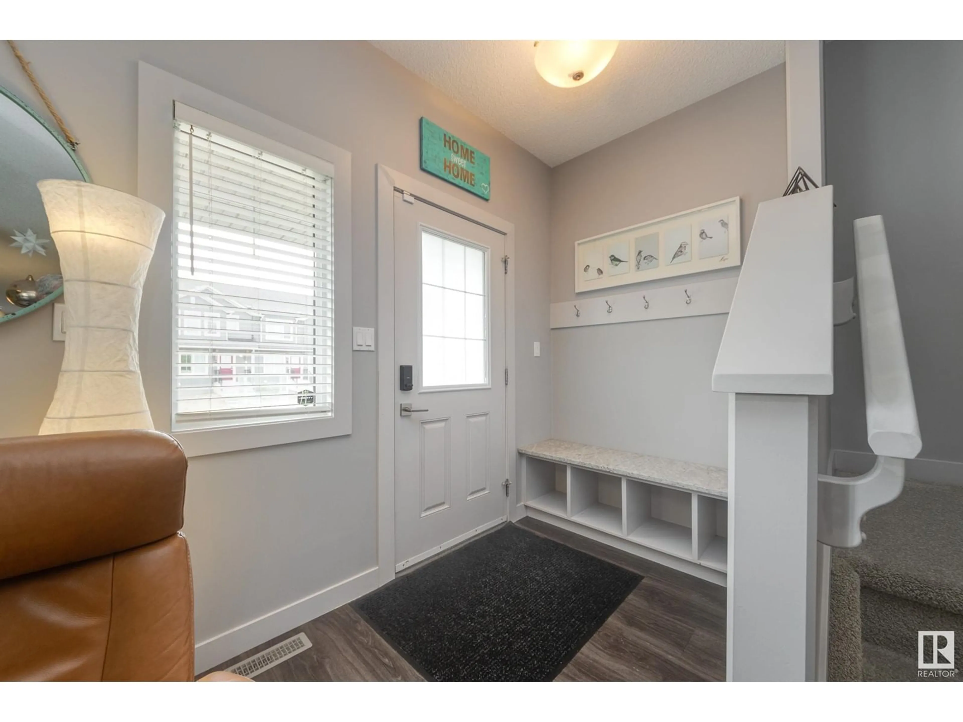 Indoor entryway for 550 SECORD BV, Edmonton Alberta T5T7B8