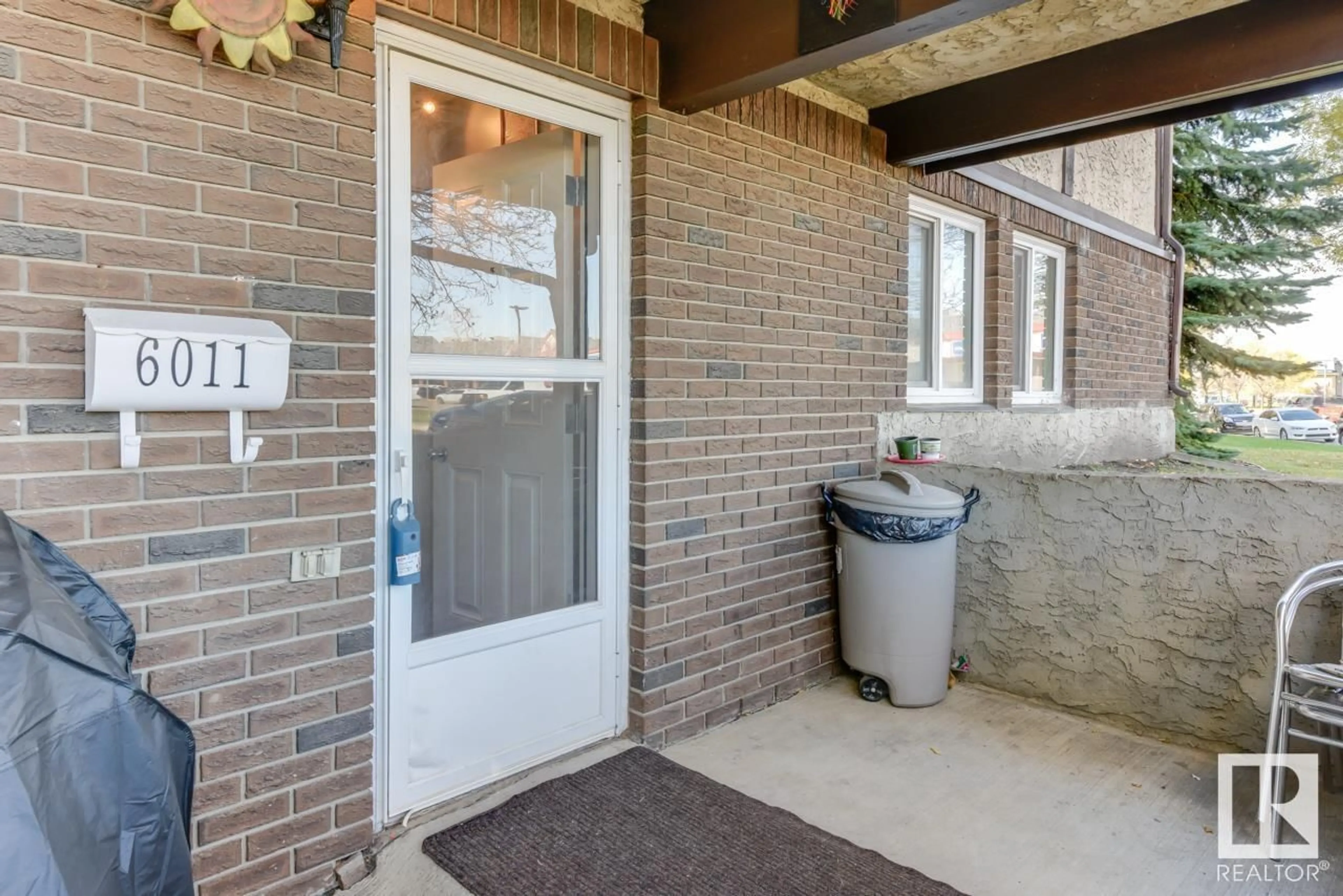 Indoor entryway for 6011 TUDOR GL, St. Albert Alberta T8N3V4