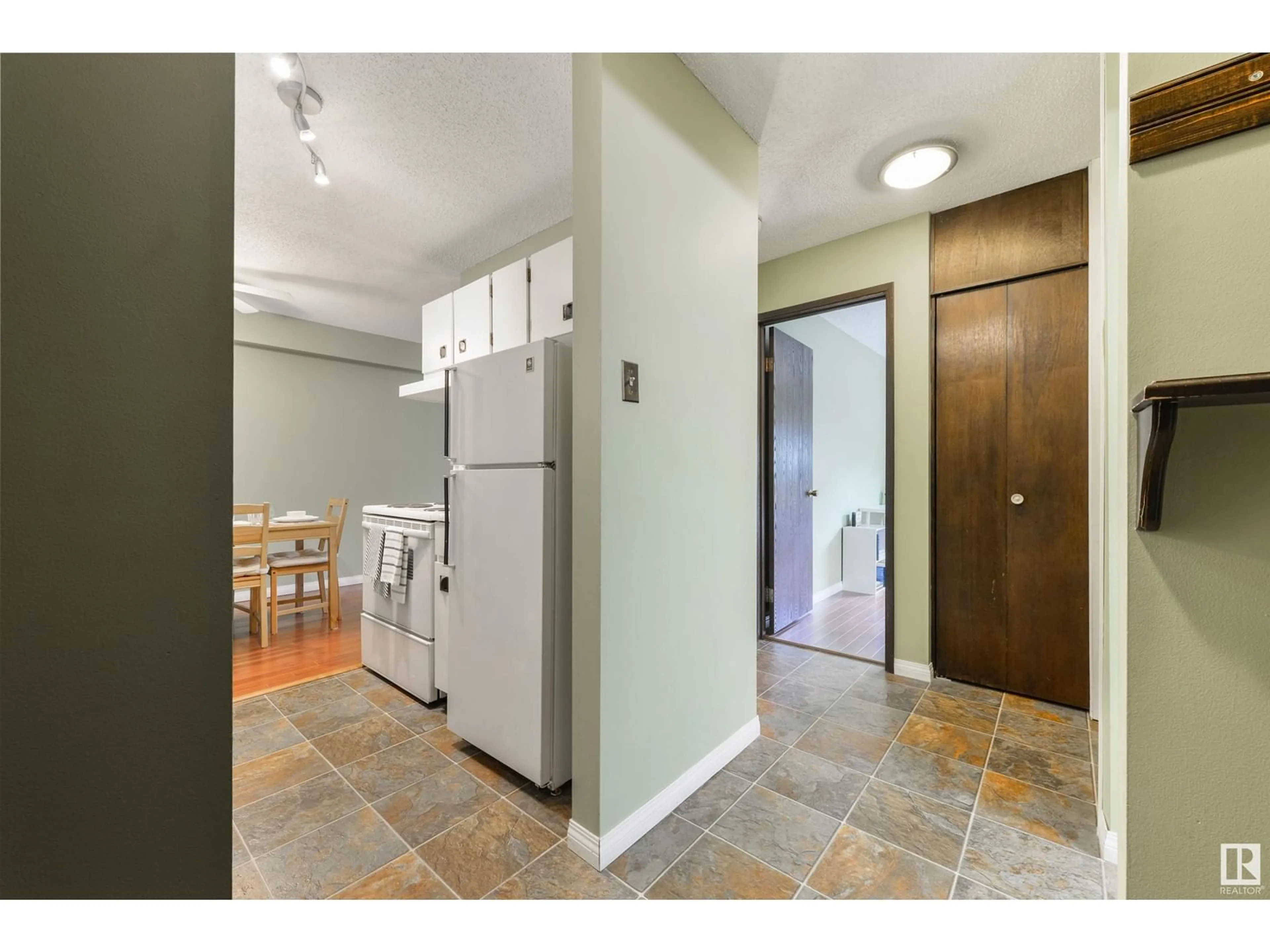 Indoor entryway for 10250 - 310 116 ST, Edmonton Alberta T5K1W4