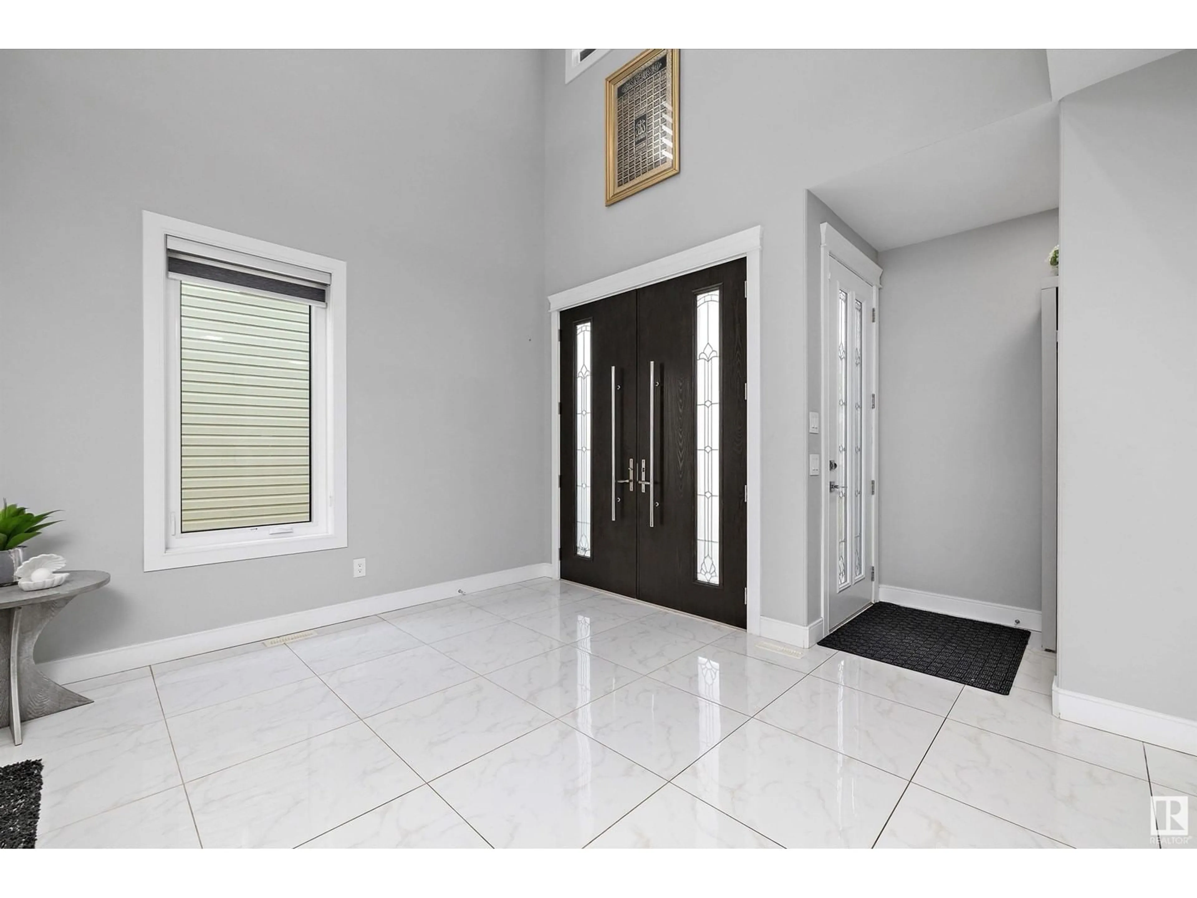 Indoor foyer for 605 HUDSON RD, Edmonton Alberta T6V0L5