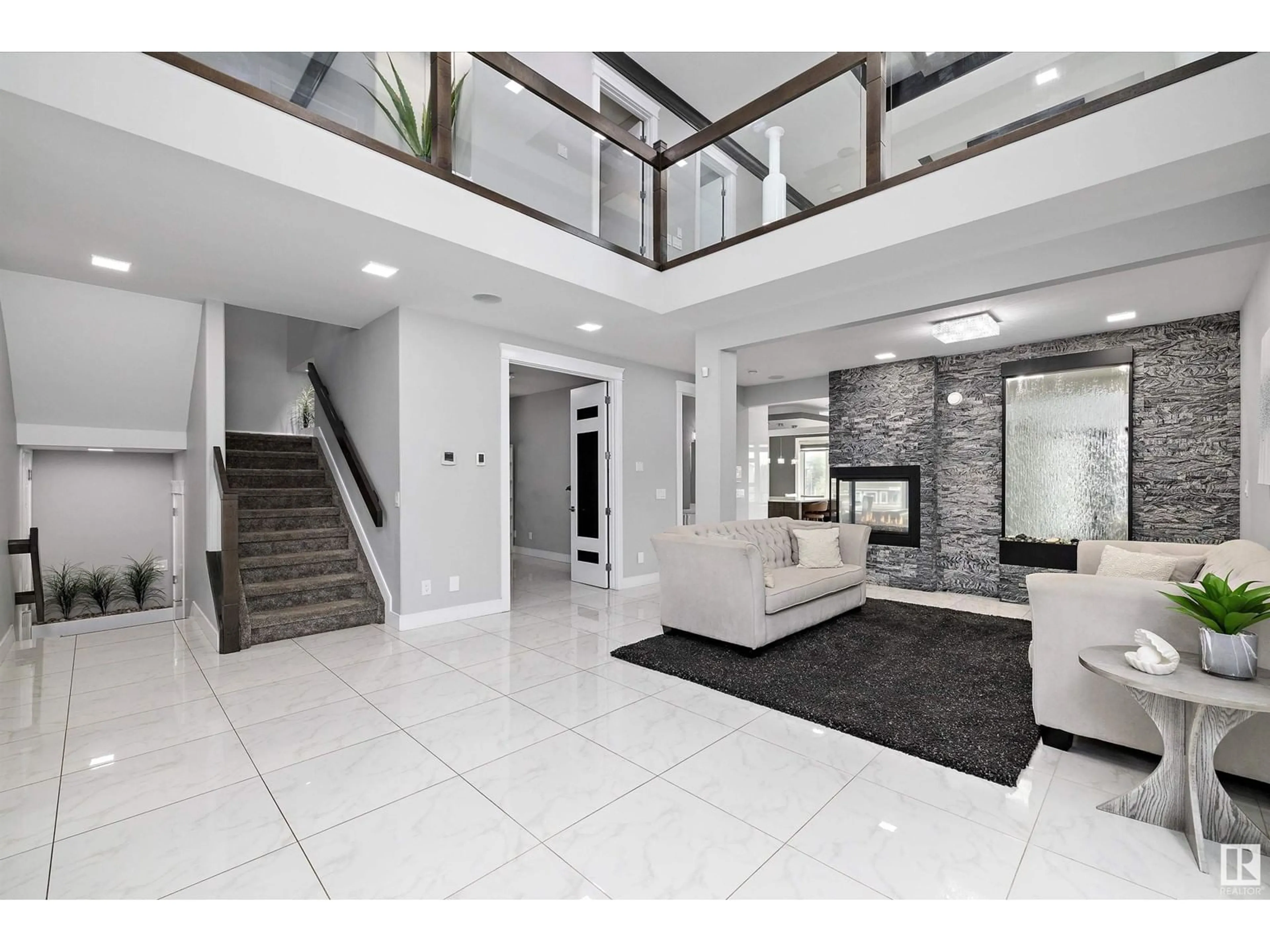 Indoor foyer for 605 HUDSON RD, Edmonton Alberta T6V0L5