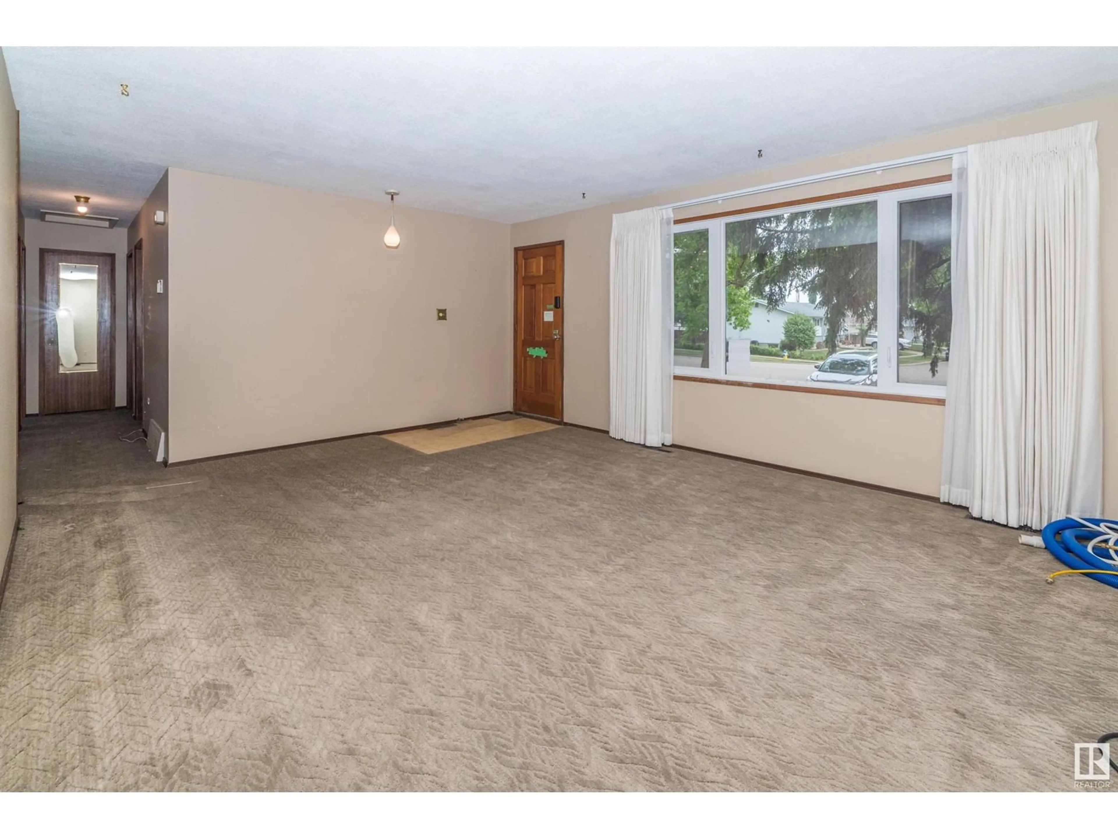 A pic of a room for 5952 152A AV, Edmonton Alberta T5A1X7
