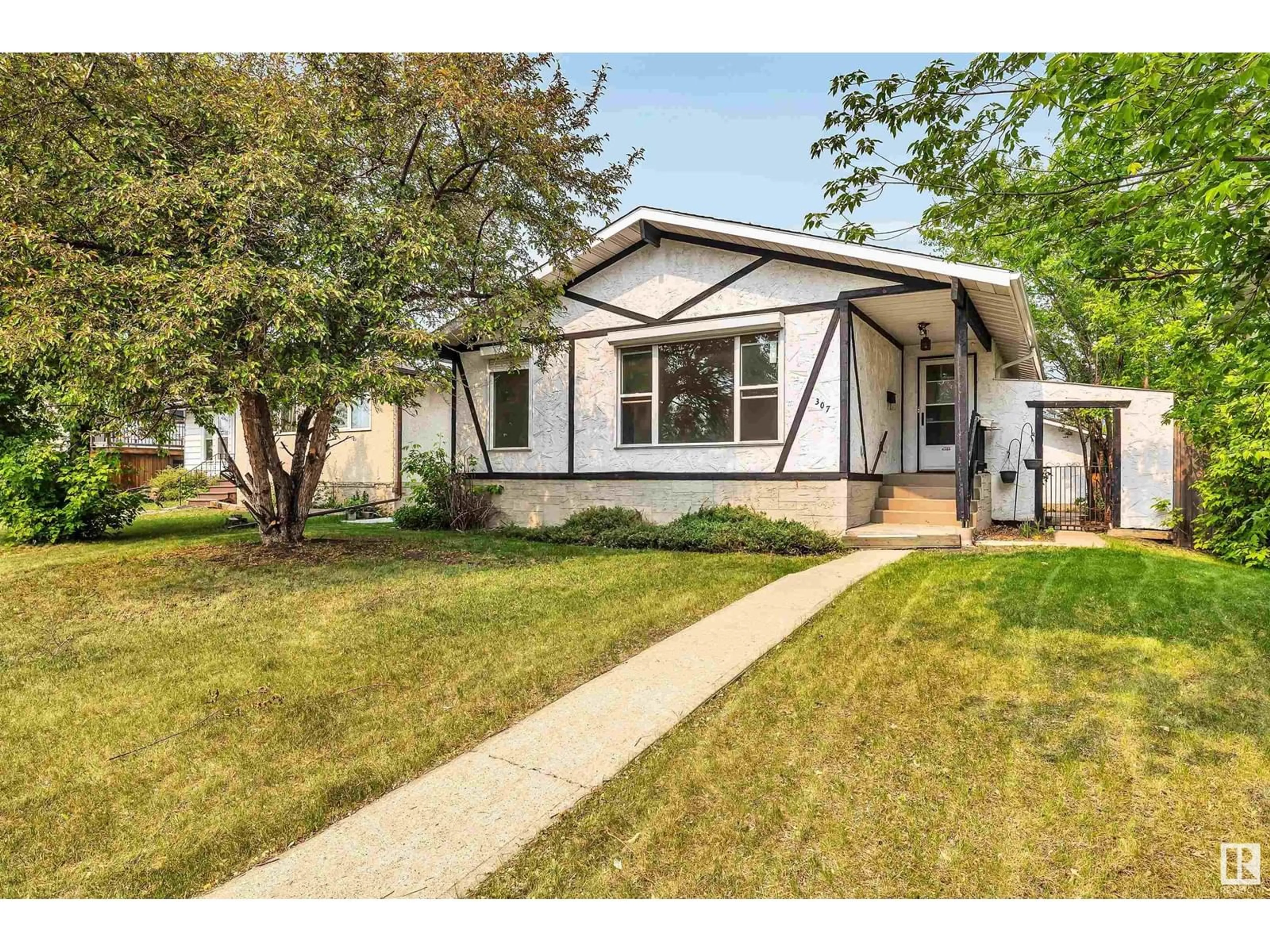 Home with vinyl exterior material, street for 307 RICHFIELD RD, Edmonton Alberta T6K0A5