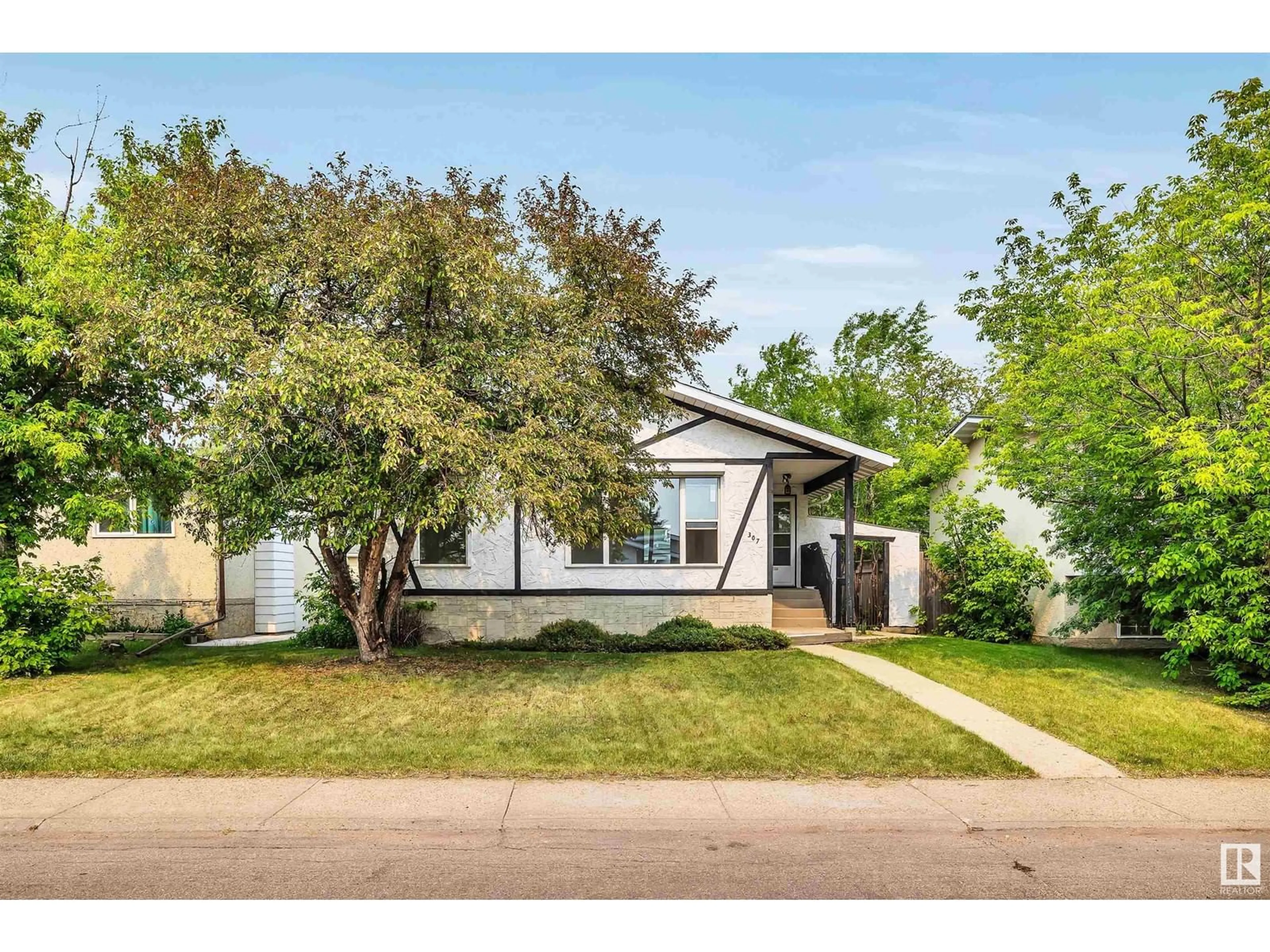 Home with vinyl exterior material, street for 307 RICHFIELD RD, Edmonton Alberta T6K0A5