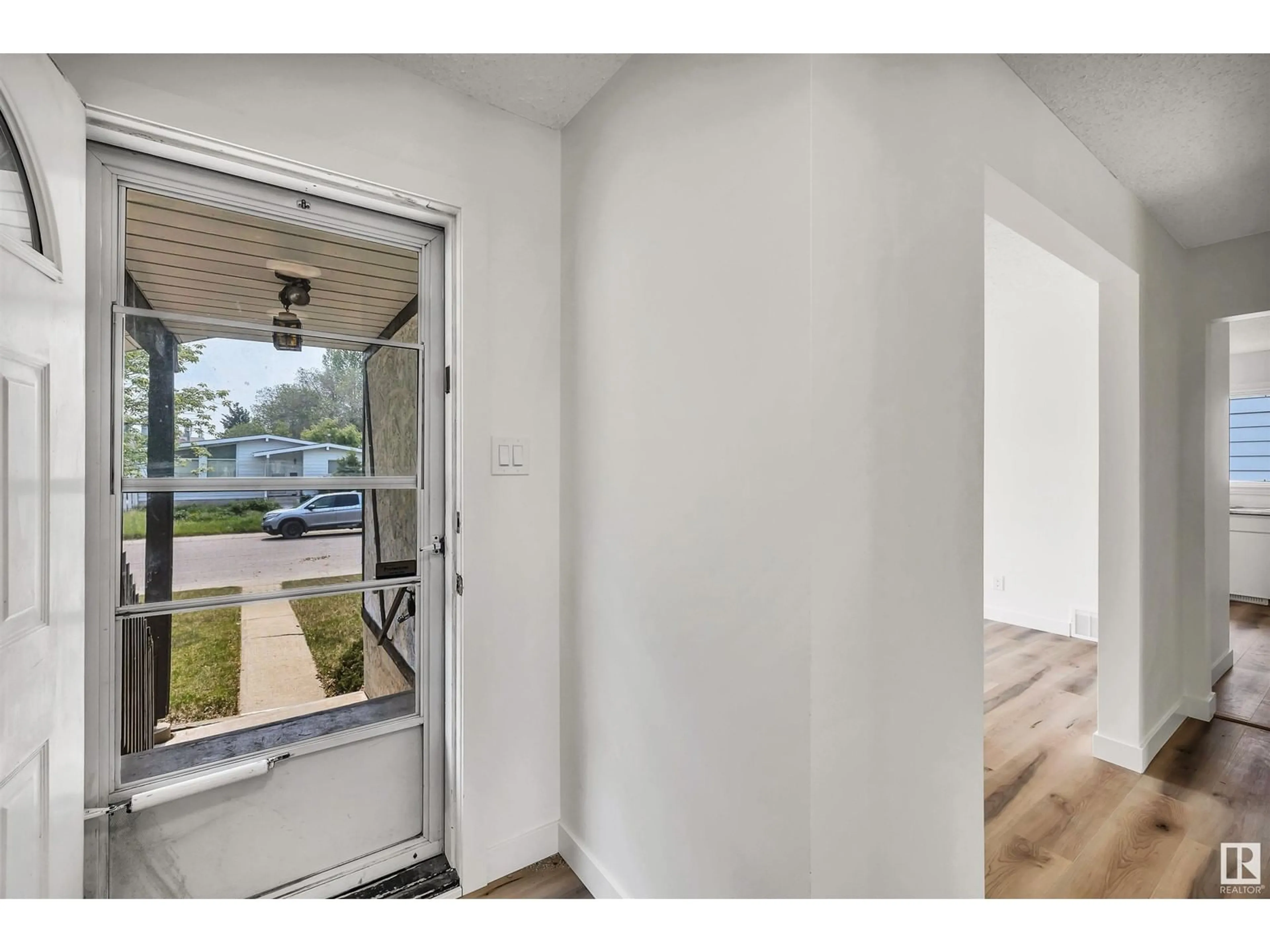 Indoor entryway for 307 RICHFIELD RD, Edmonton Alberta T6K0A5