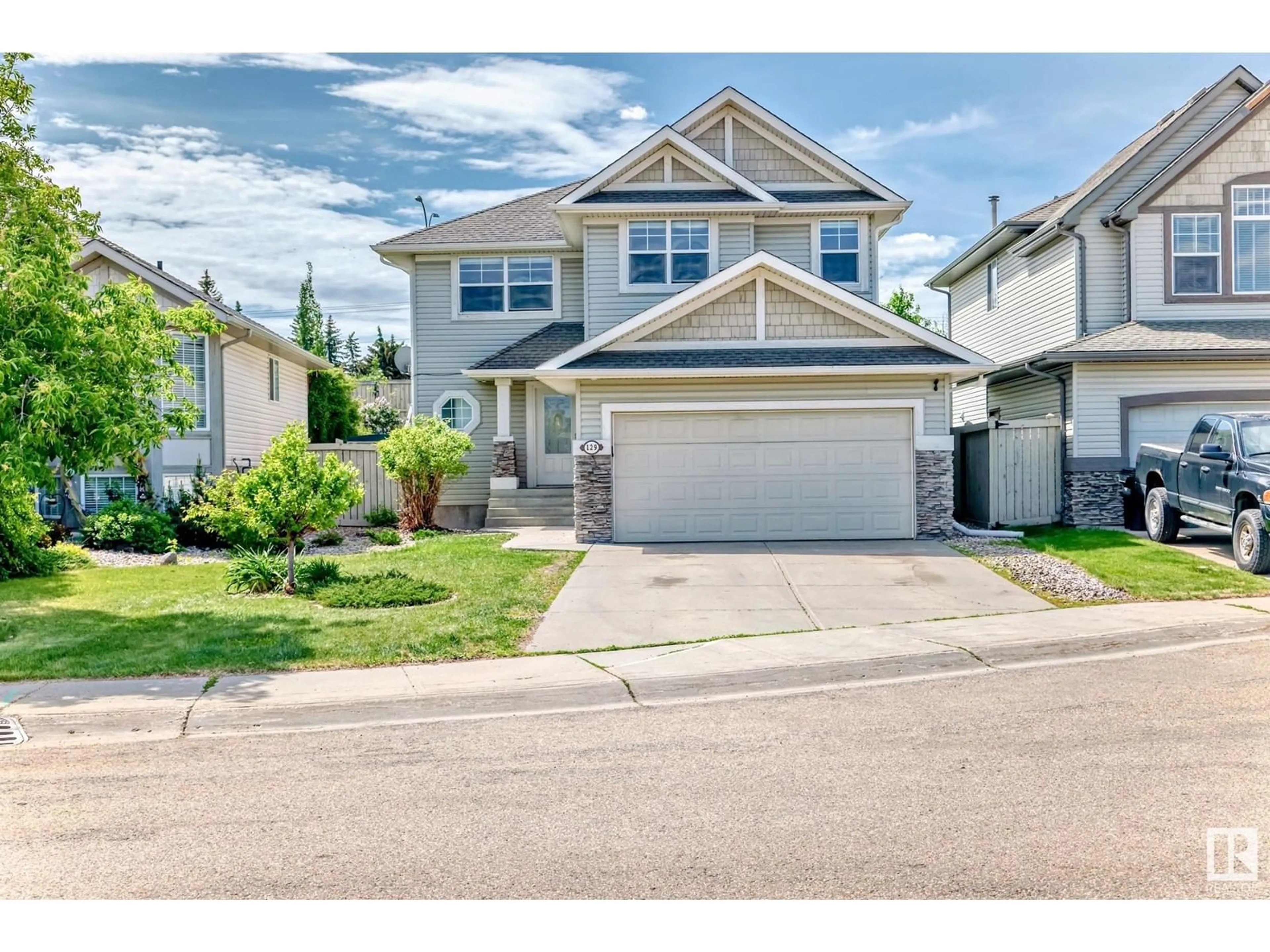 Home with vinyl exterior material, street for 129 RIDGEBROOK RD, Sherwood Park Alberta T8A6M1
