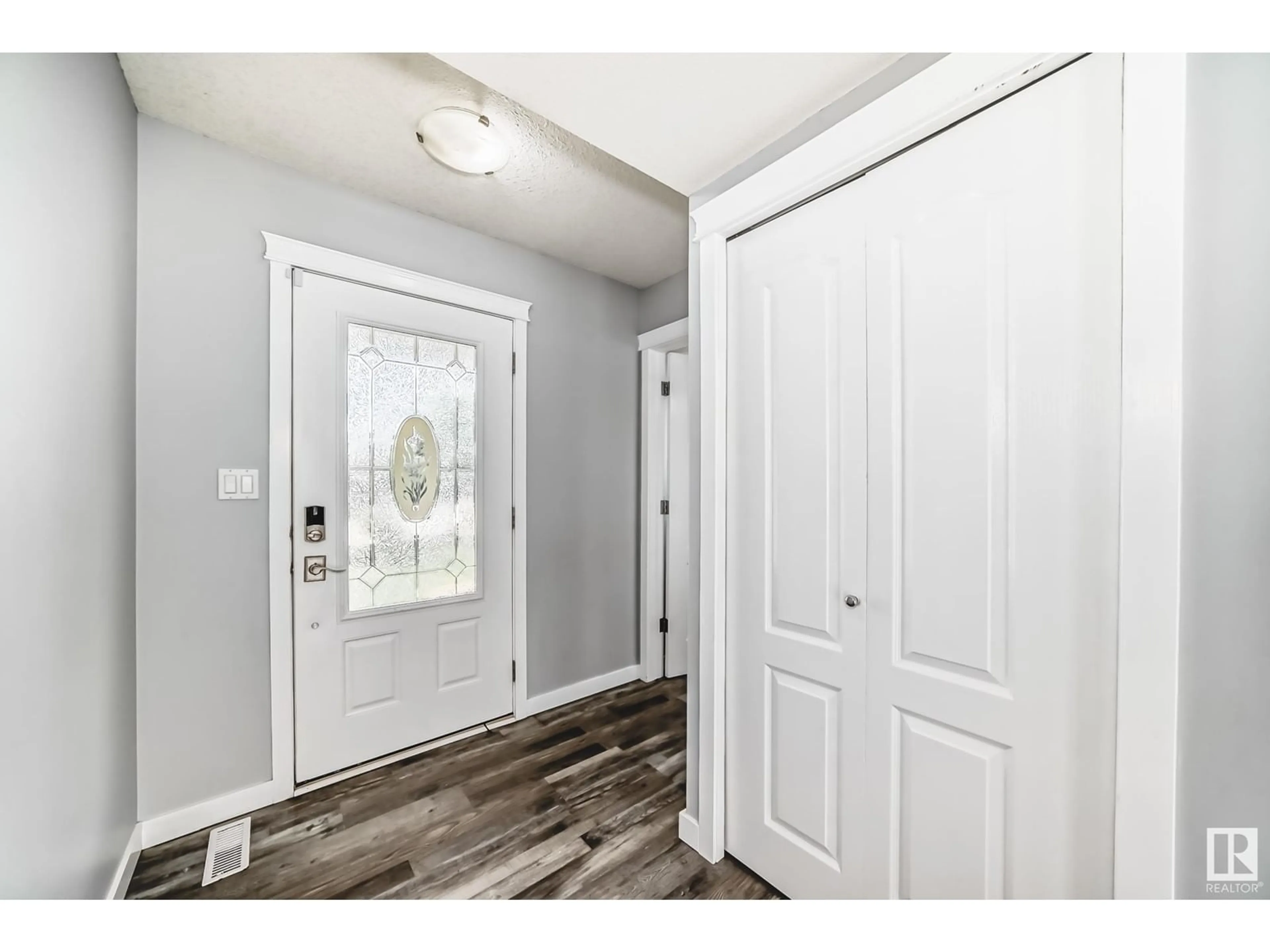 Indoor entryway for 129 RIDGEBROOK RD, Sherwood Park Alberta T8A6M1