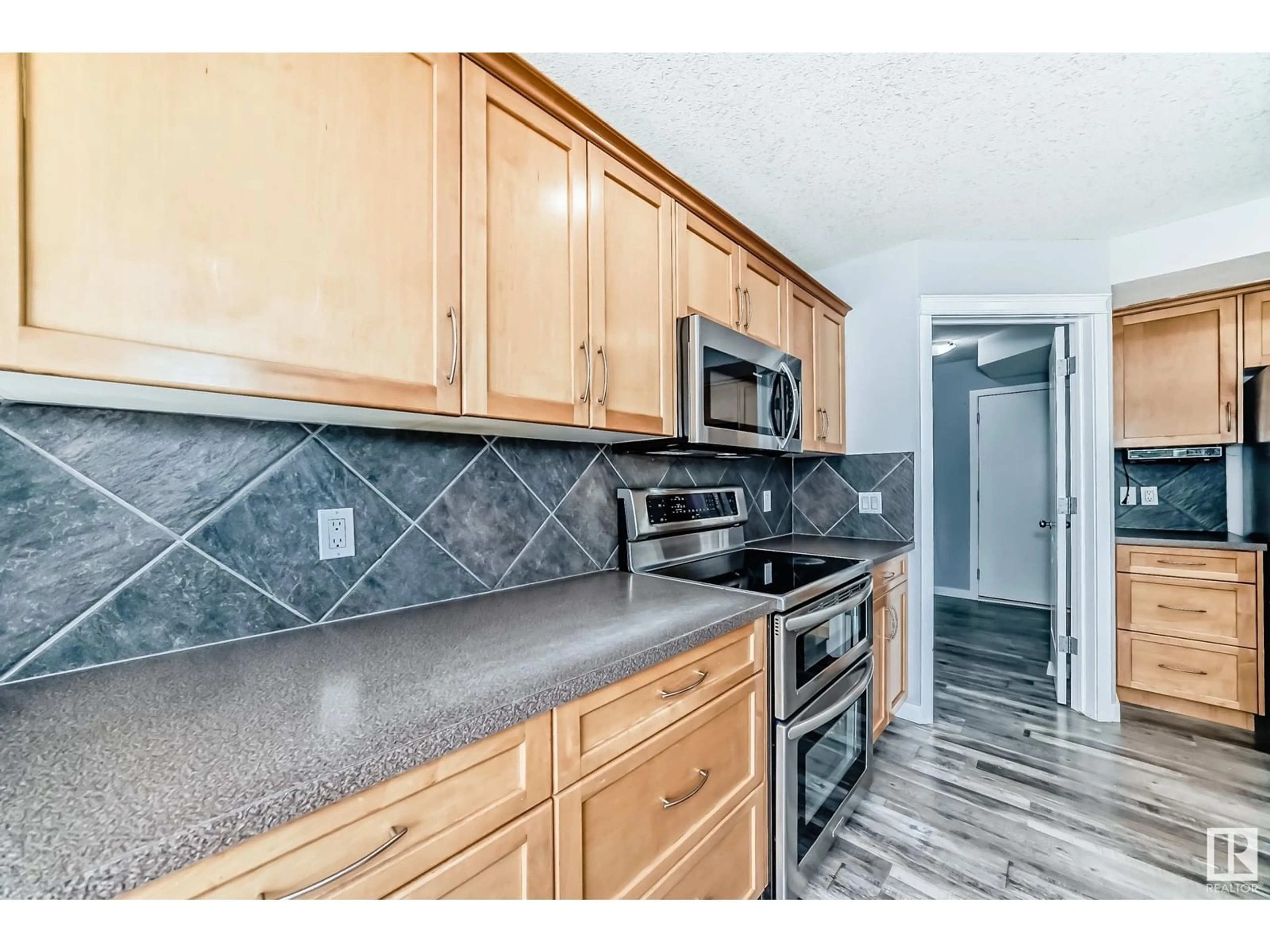 Standard kitchen, unknown for 129 RIDGEBROOK RD, Sherwood Park Alberta T8A6M1