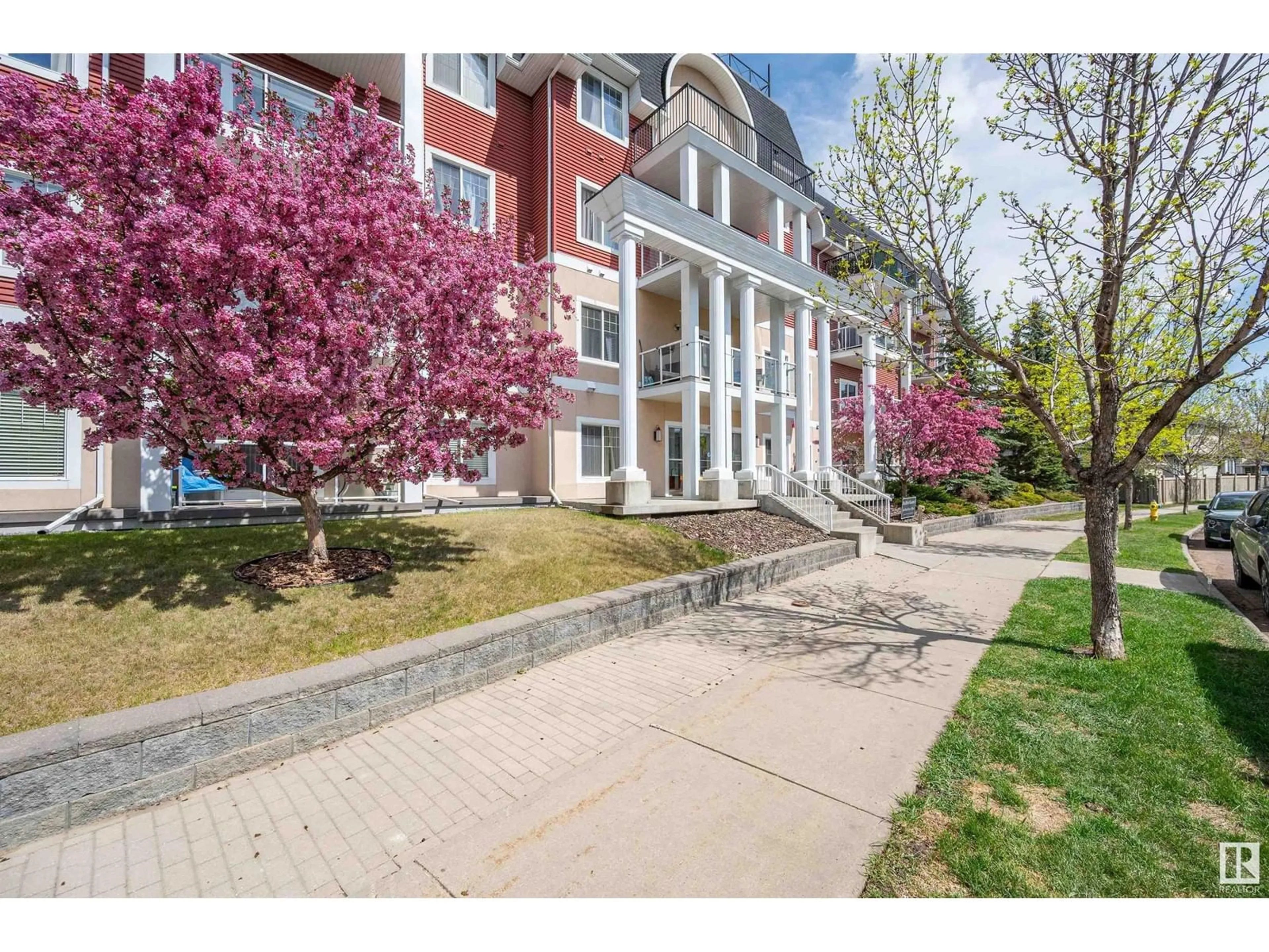 Patio, street for 226 - 427 MACEWAN RD, Edmonton Alberta T6W0C5